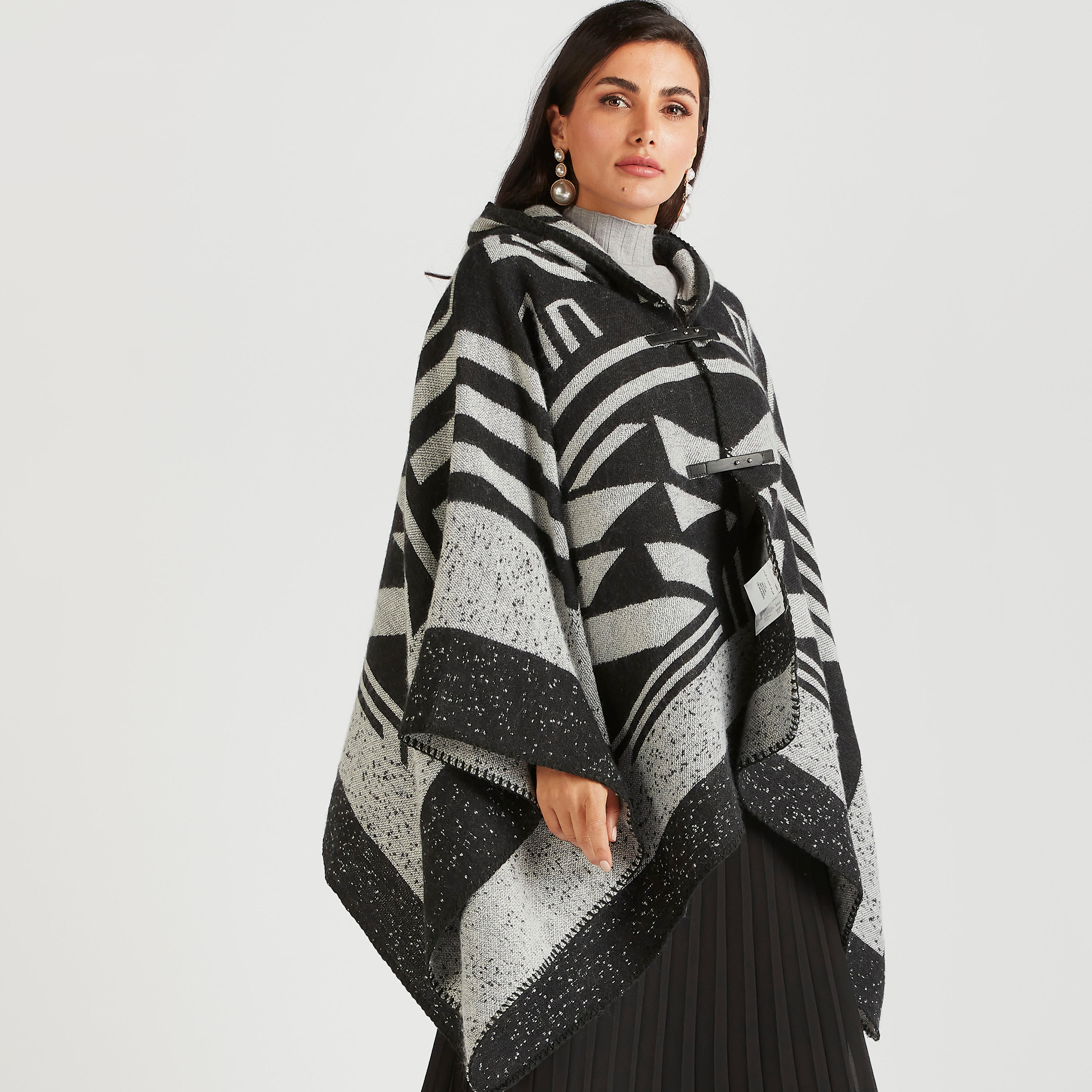 كاب بونشو بارز الملمس بزر إغلاق كباس-women-winterwear-cardigansandjumpers-cardigans-image-1