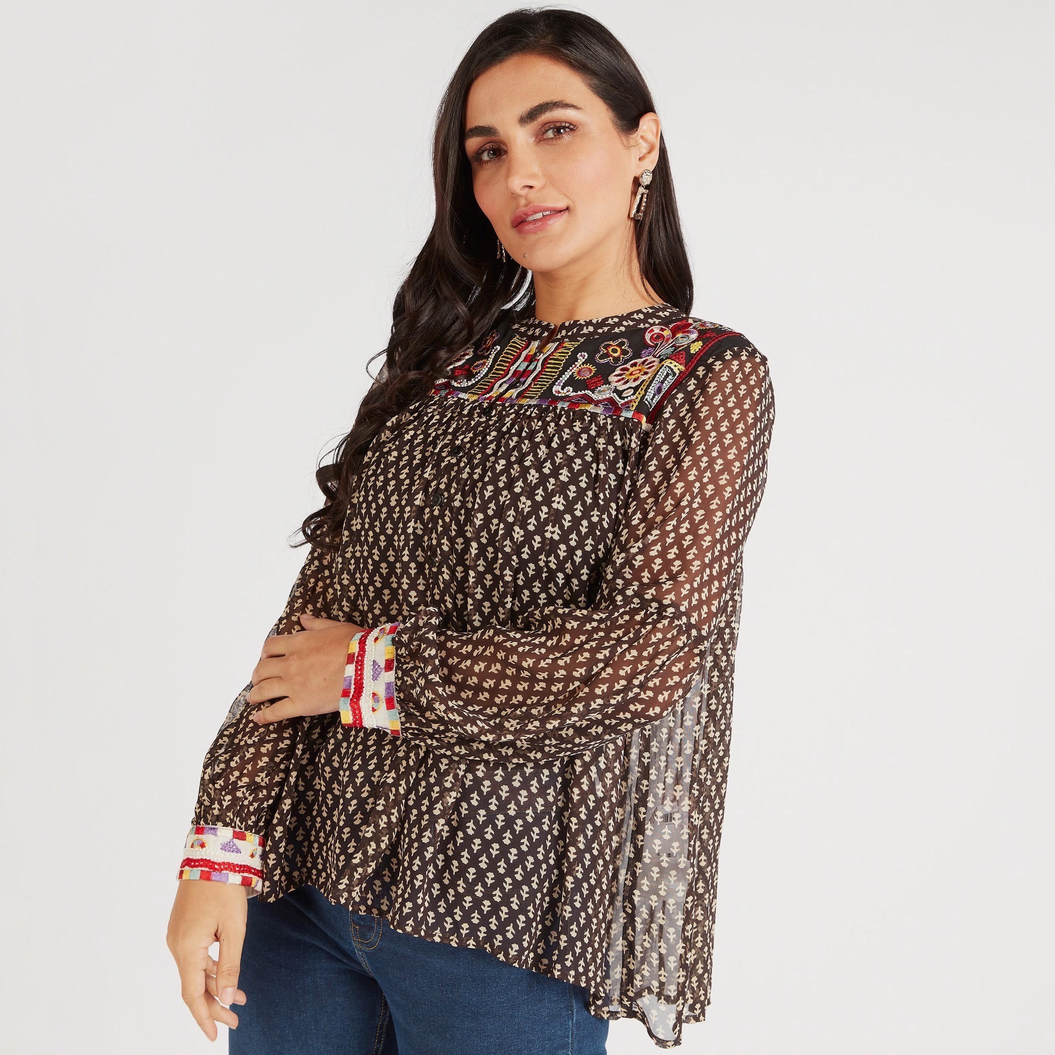 بلوزة بياقة ضيّقة وأكمام طويلة وطبعات-women-clothing-shirtsandblouses-blouses-image-1