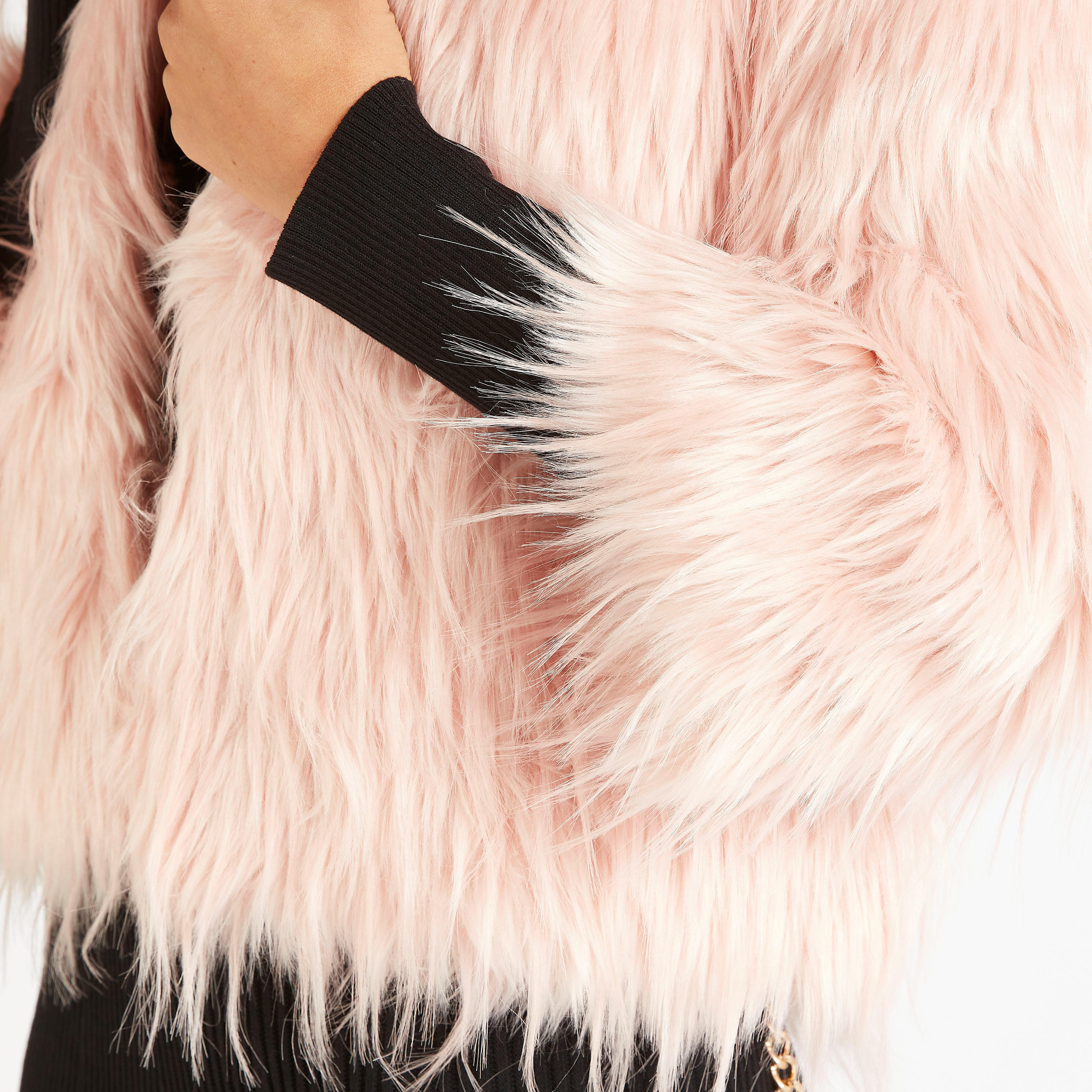 جاكيت فرو صناعي بارز الملمس بأكمام طويلة-women-winterwear-coatsandjackets-jackets-image-3