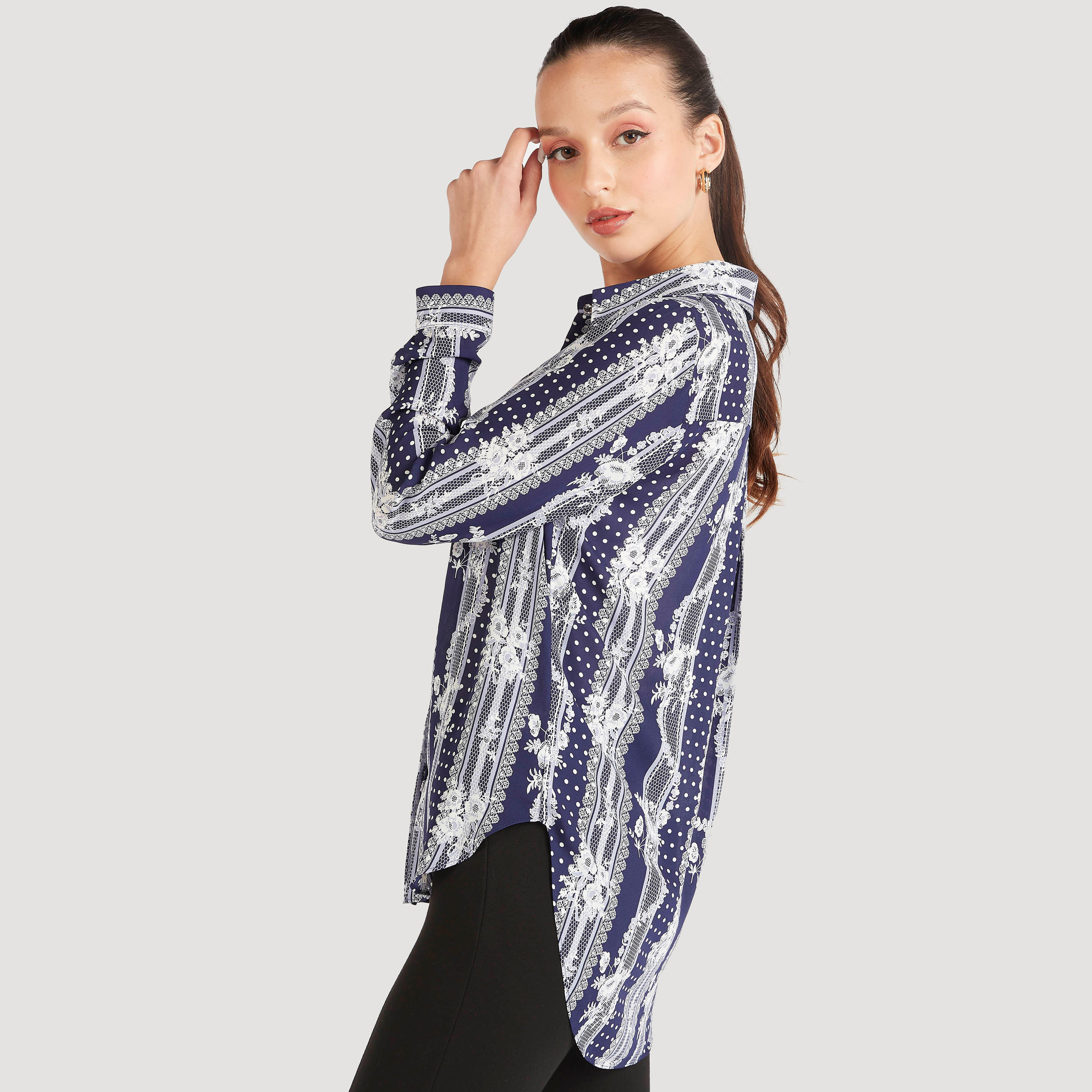 قميص بتفاصيل دانتيل وأطراف غير مستوية وطبعات-women-clothing-shirtsandblouses-shirts-image-1