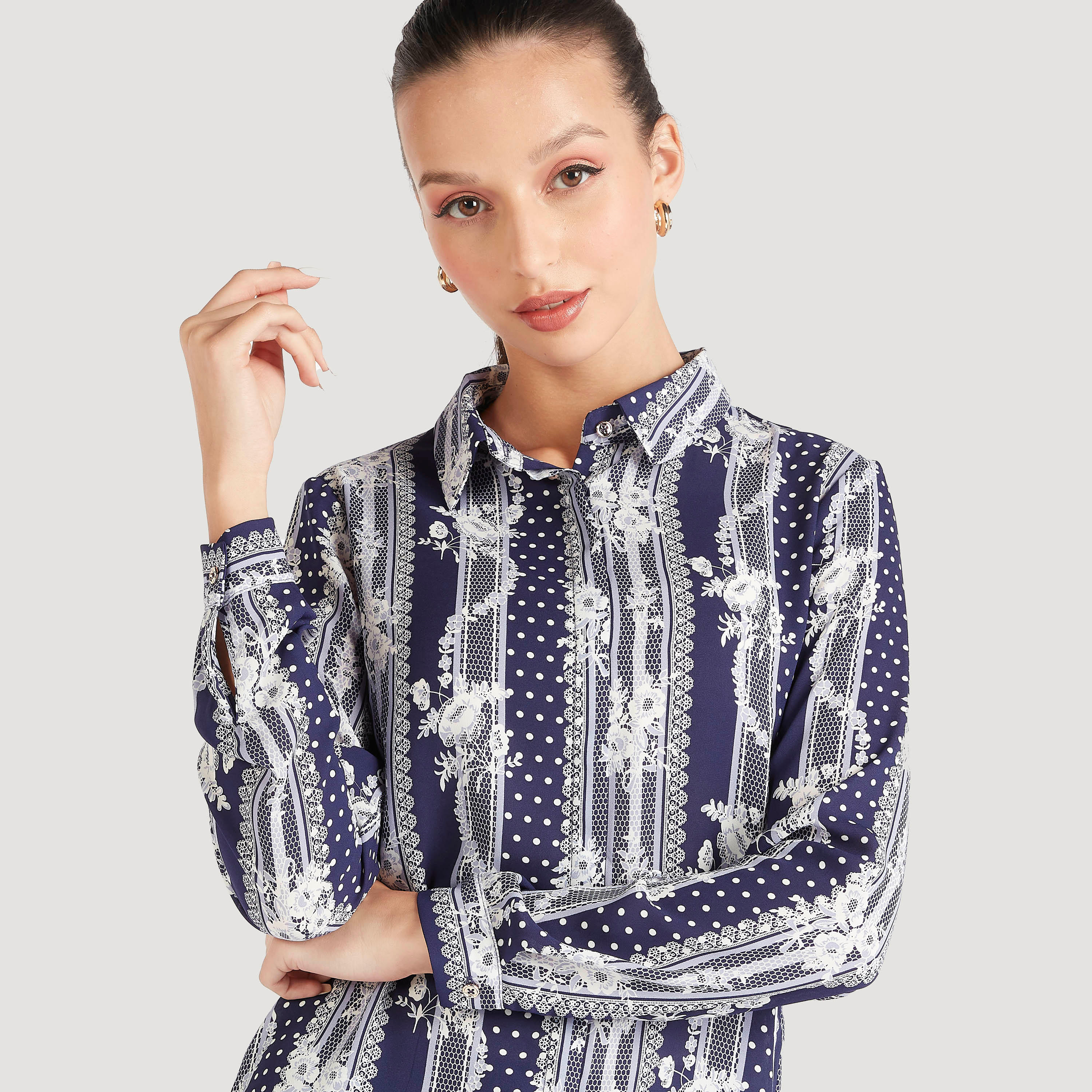 قميص بتفاصيل دانتيل وأطراف غير مستوية وطبعات-women-clothing-shirtsandblouses-shirts-image-3