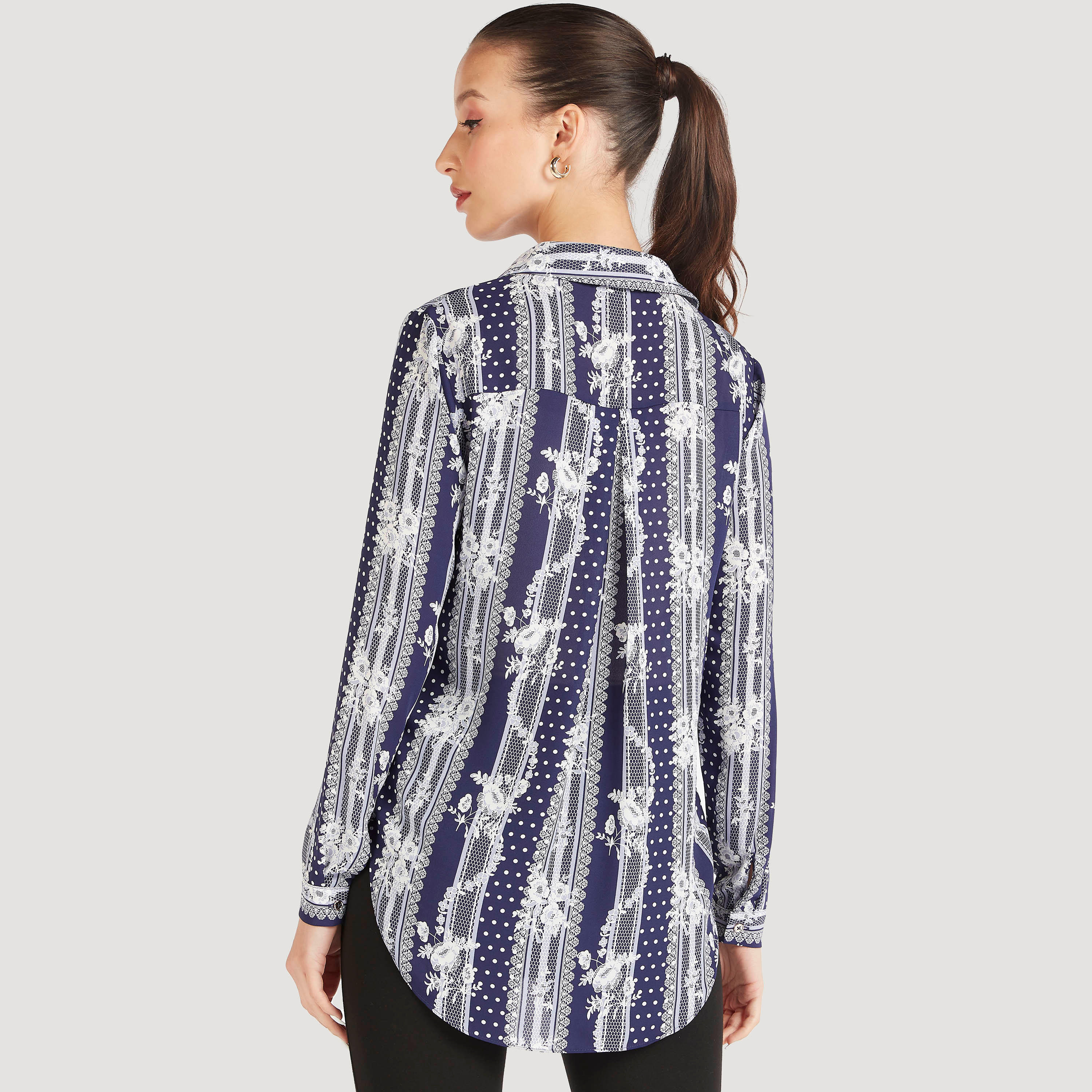 قميص بتفاصيل دانتيل وأطراف غير مستوية وطبعات-women-clothing-shirtsandblouses-shirts-image-4