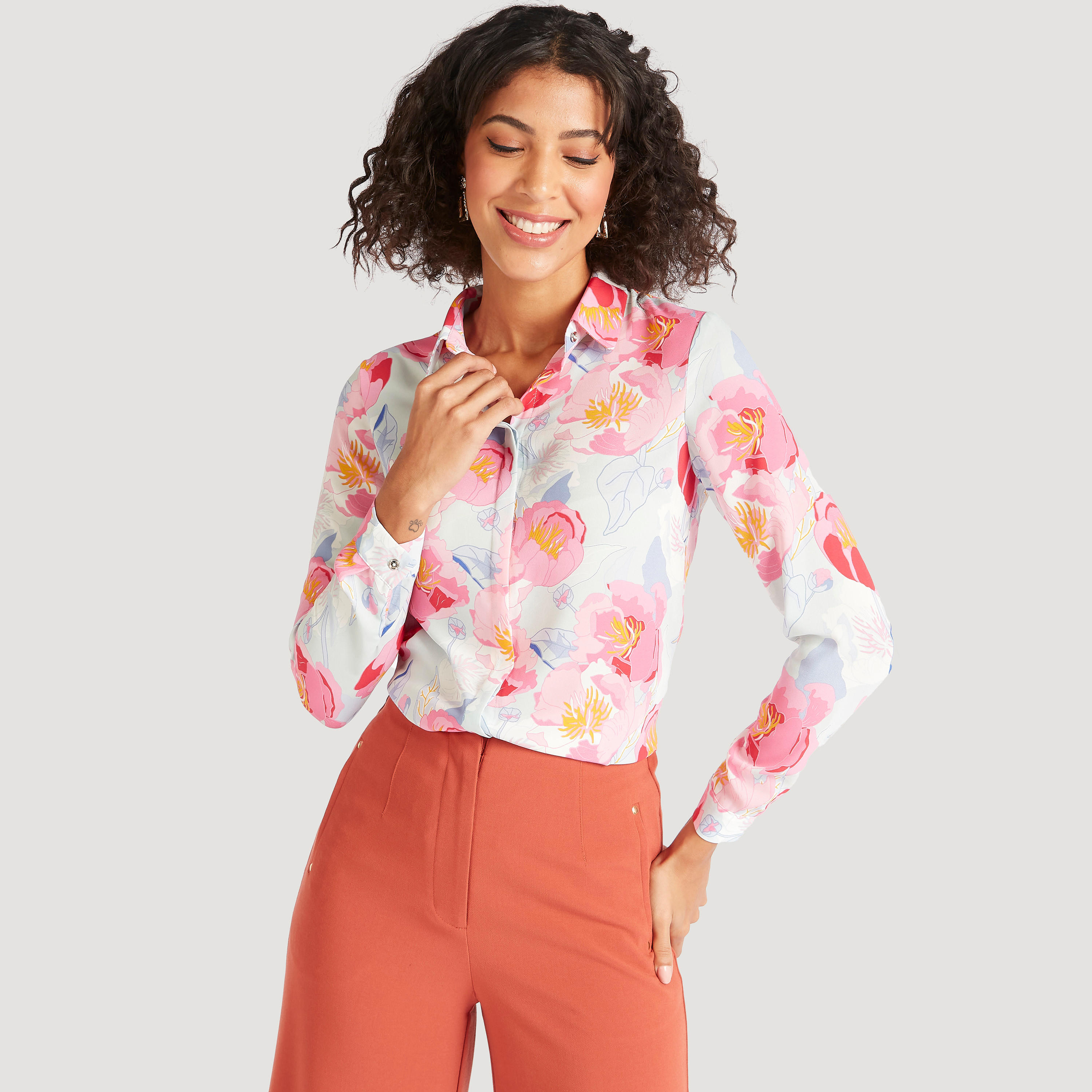 قميص بأكمام طويلة وزر إغلاق وطبعات أزهار-women-clothing-shirtsandblouses-shirts-image-6