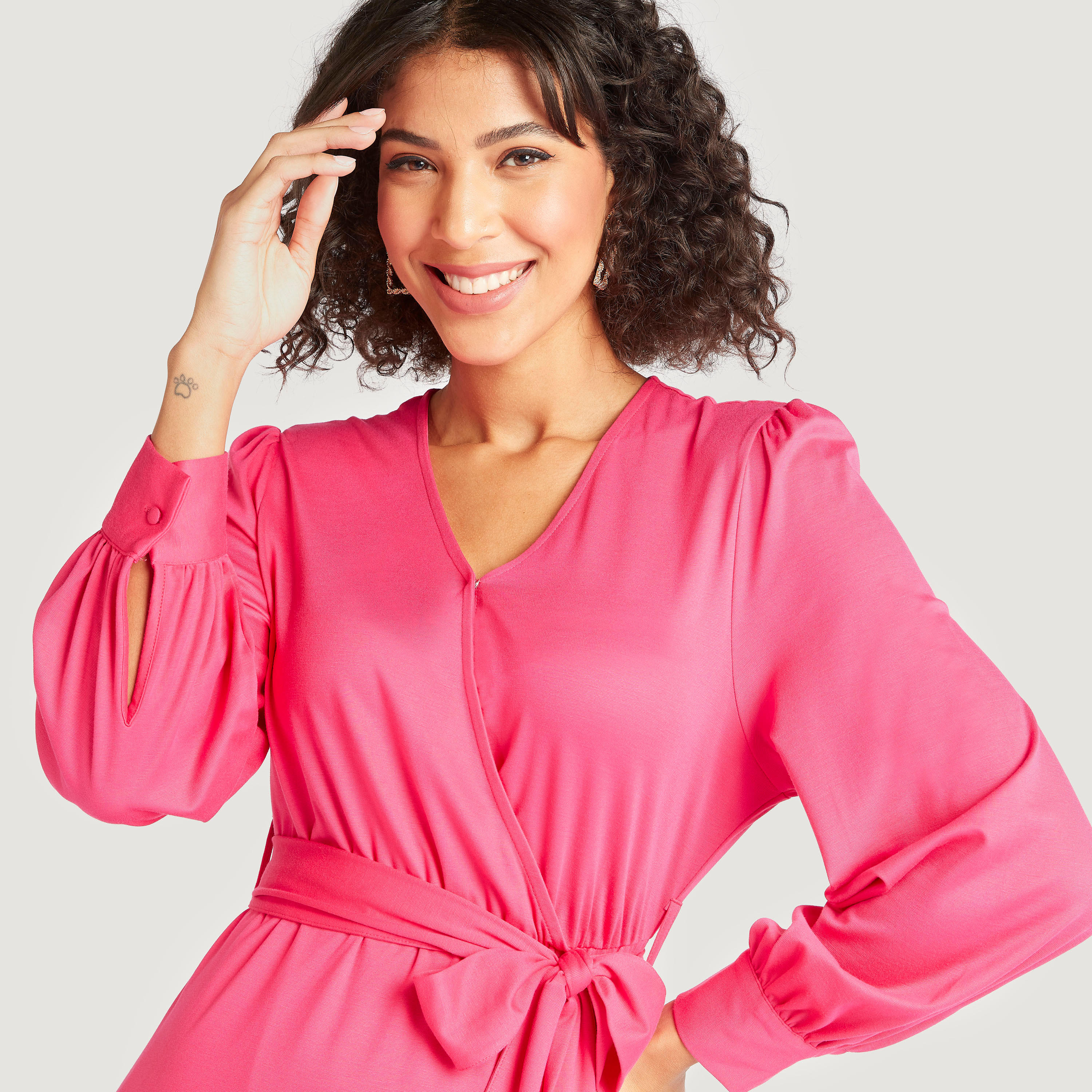 فستان ميدي سادة ملفوف بأكمام طويلة وحزام رباط-women-clothing-dresses-image-5