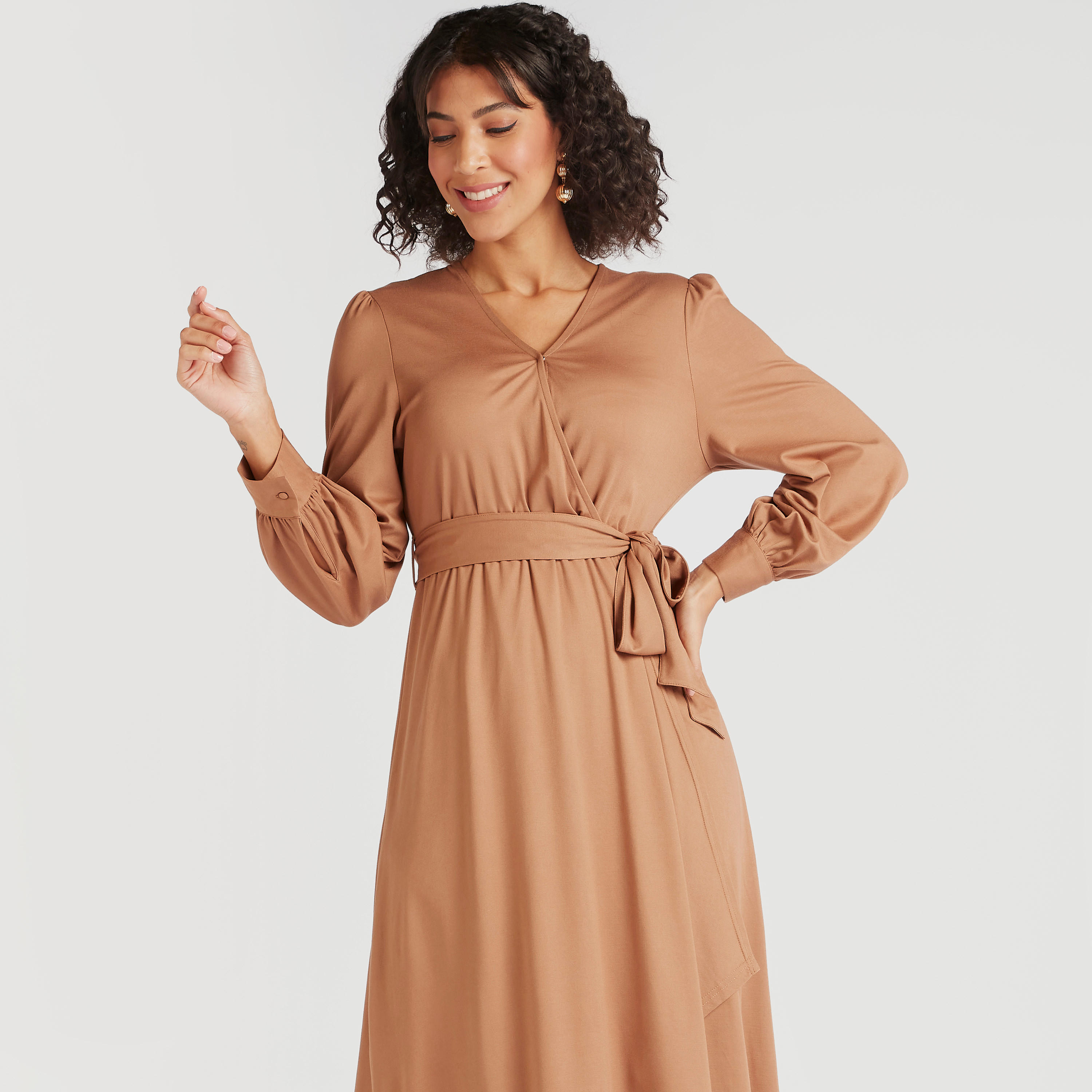 فستان ميدي سادة ملفوف بأكمام طويلة وحزام رباط-women-clothing-dresses-image-12