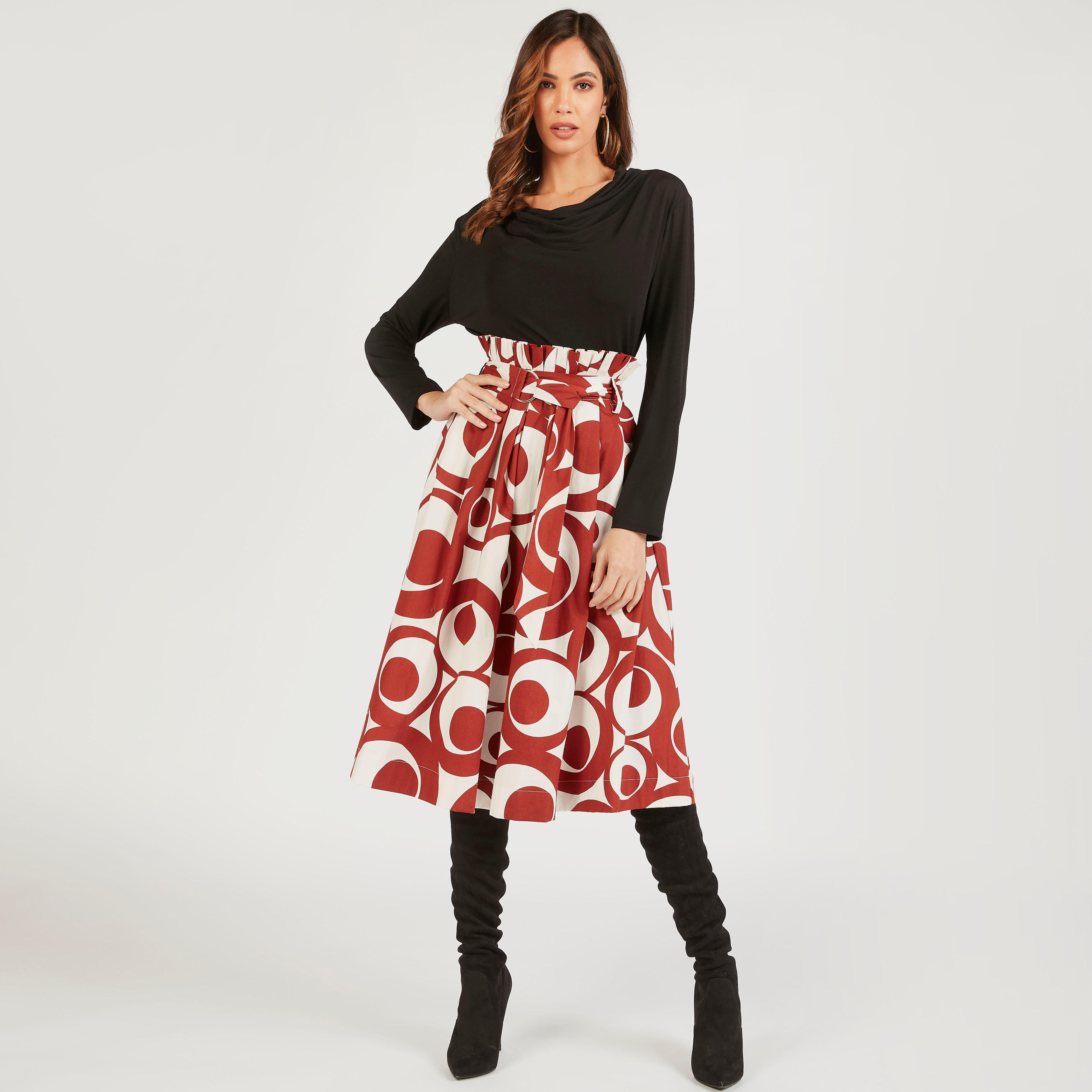 بلوزة مستدامة سادة بياقة منسدلة وأكمام طويلة-women-clothing-tshirts-image-2