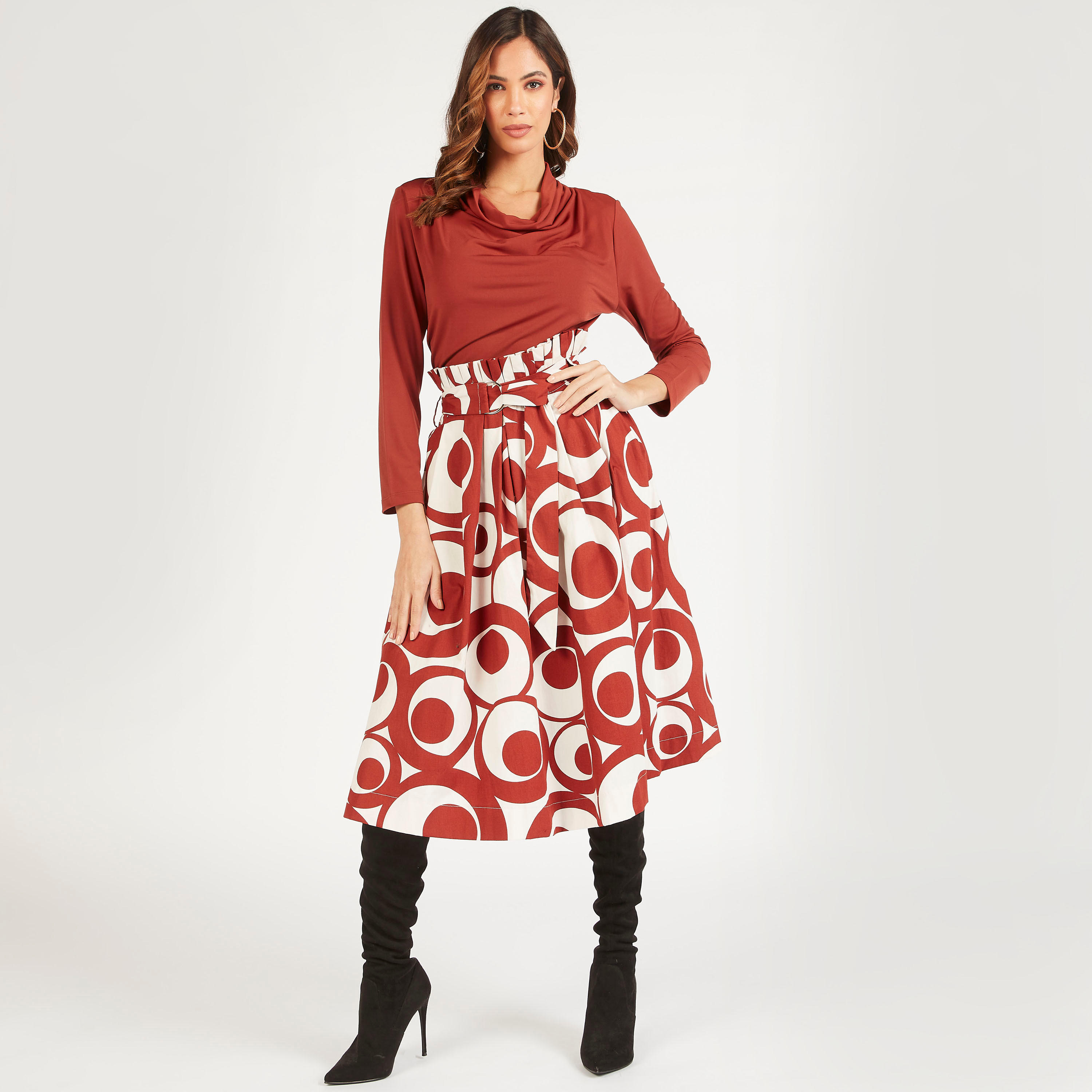 بلوزة مستدامة سادة بياقة منسدلة وأكمام طويلة-women-clothing-tshirts-image-7