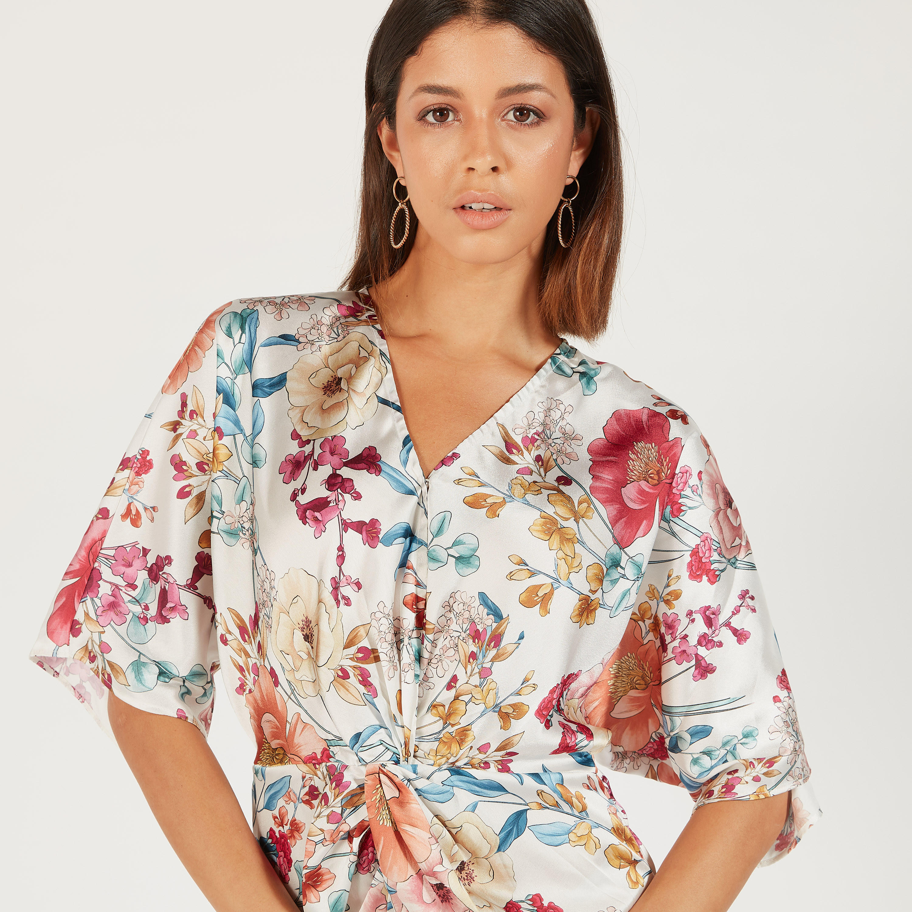 فستان ميدي بياقة V وأكمام قصيرة وطبعات زهرية-women-clothing-dresses-image-3
