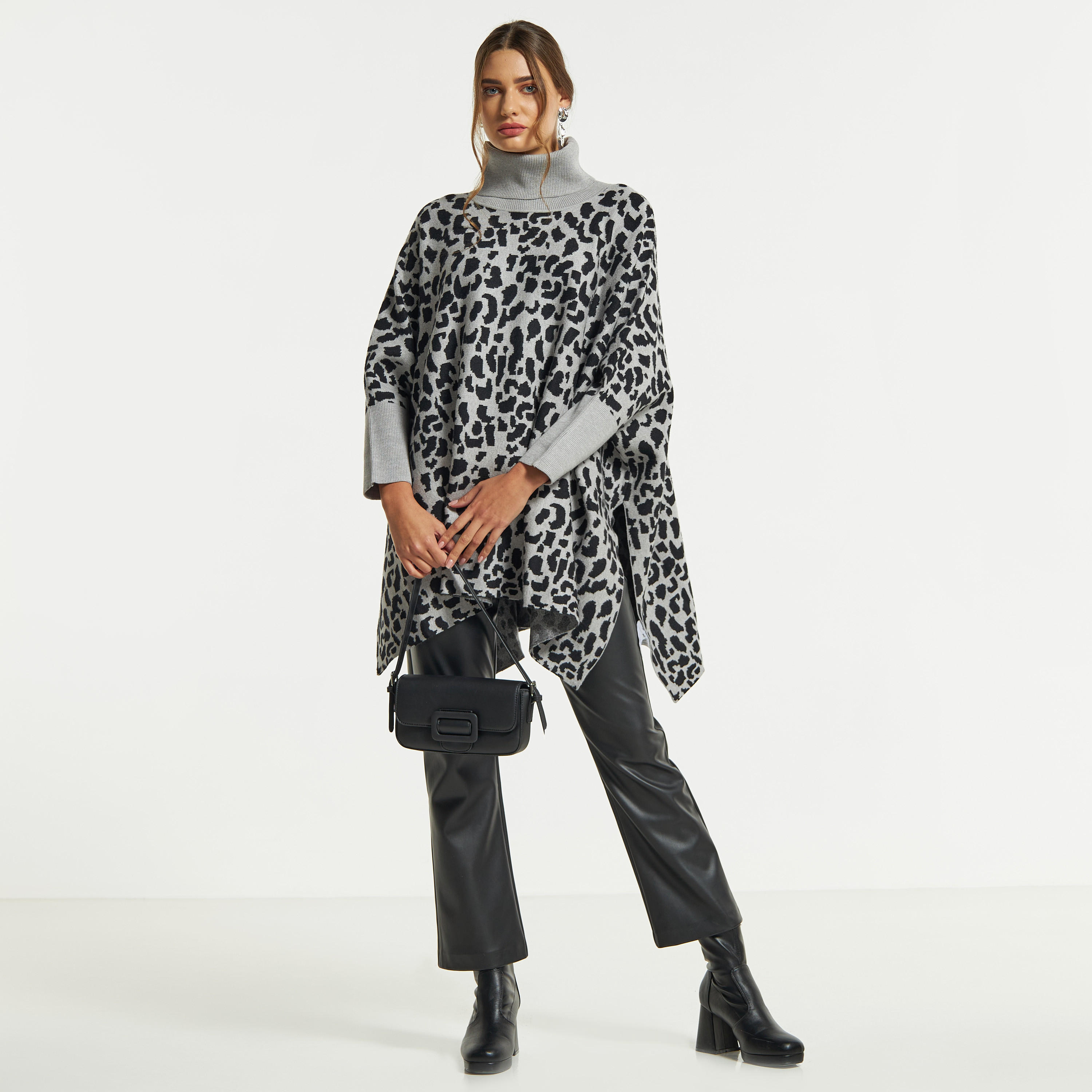 بونشو بأكمام طويلة وياقة بولو وطبعات حيوانات-women-winterwear-cardigansandjumpers-cardigans-image-2