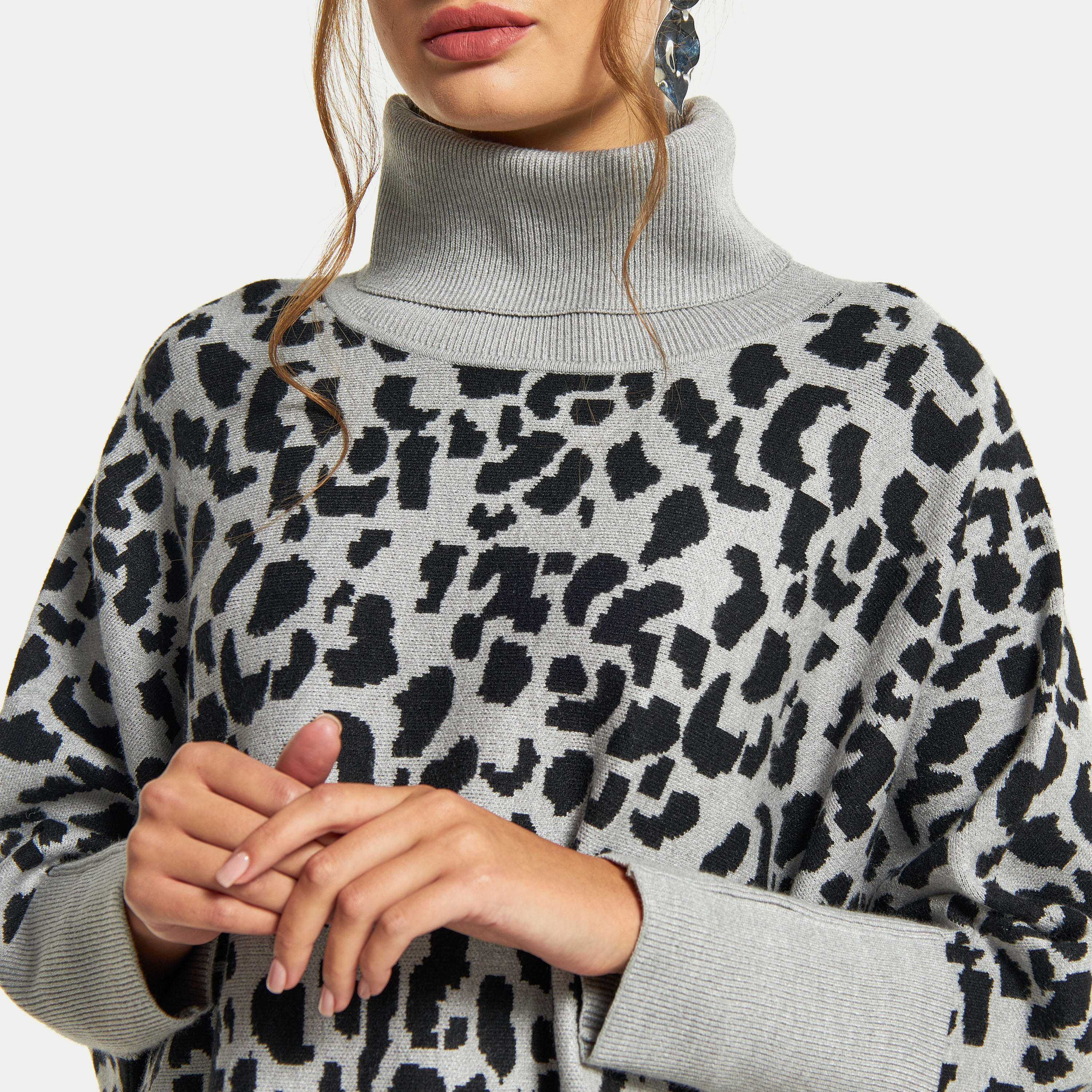 بونشو بأكمام طويلة وياقة بولو وطبعات حيوانات-women-winterwear-cardigansandjumpers-cardigans-image-4