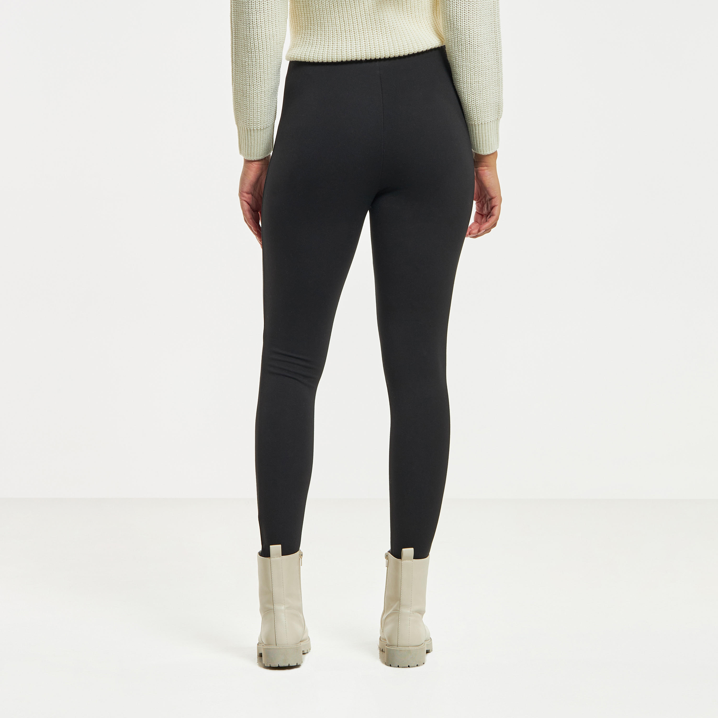 بنطلون تريقنز بخصر بزينة إبزيم-women-clothing-bottoms-leggings-image-3