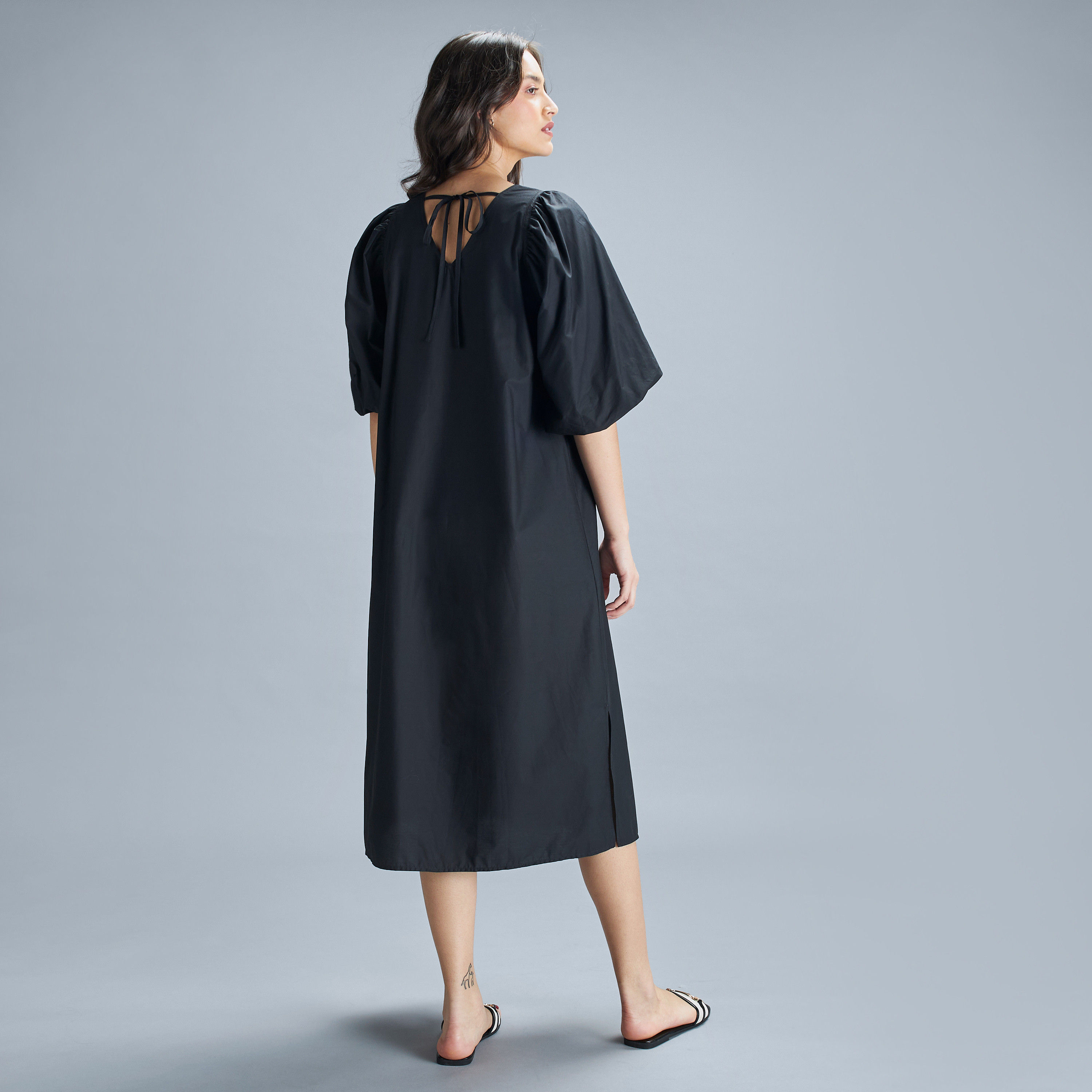 فستان ميدي سادة بأكمام منفوخة وأربطة وتفاصيل مفتوحة-women-clothing-dresses-image-3