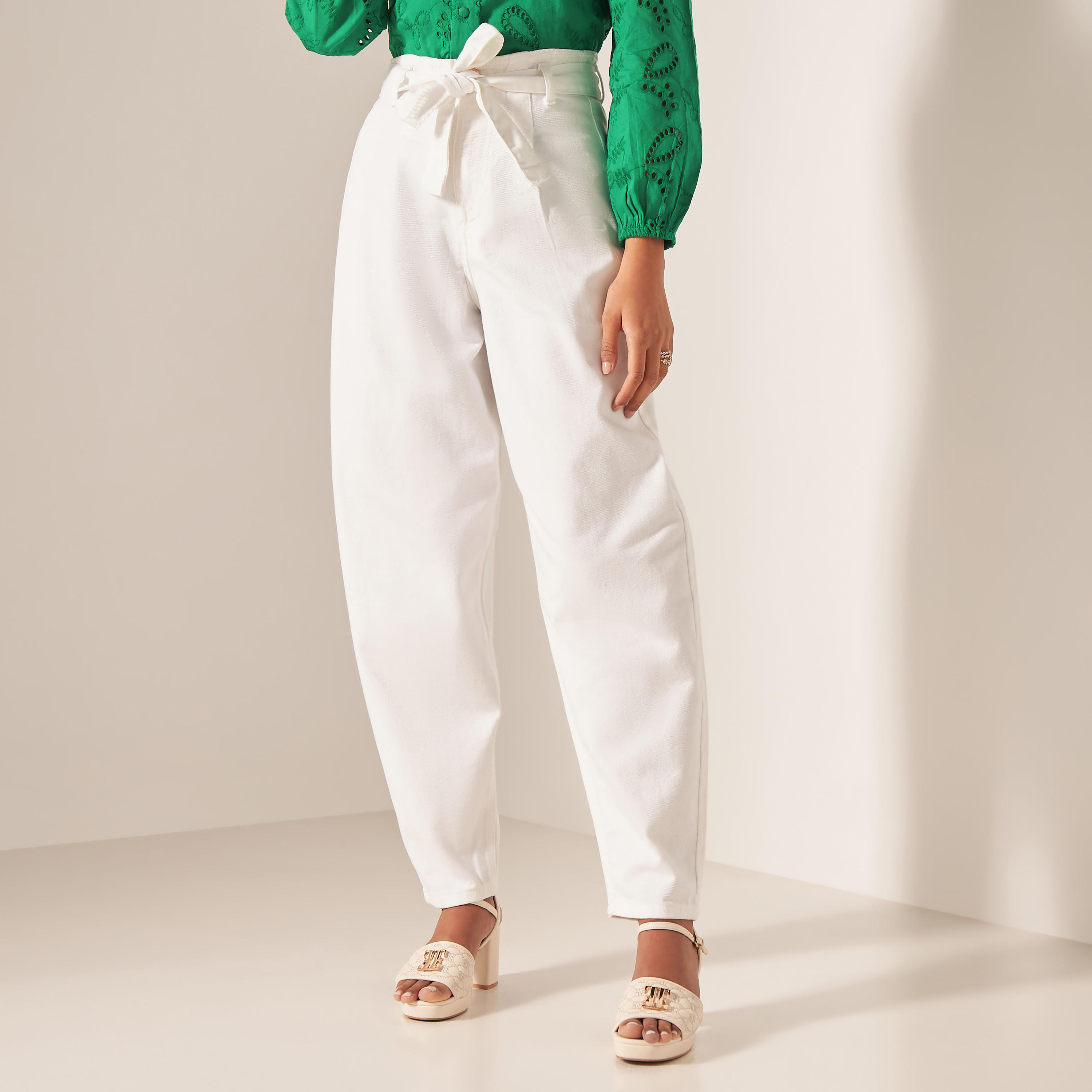 بنطلون سادة بقصّة مريحة بحزام وجيوب-women-clothing-bottoms-trousers-image-4