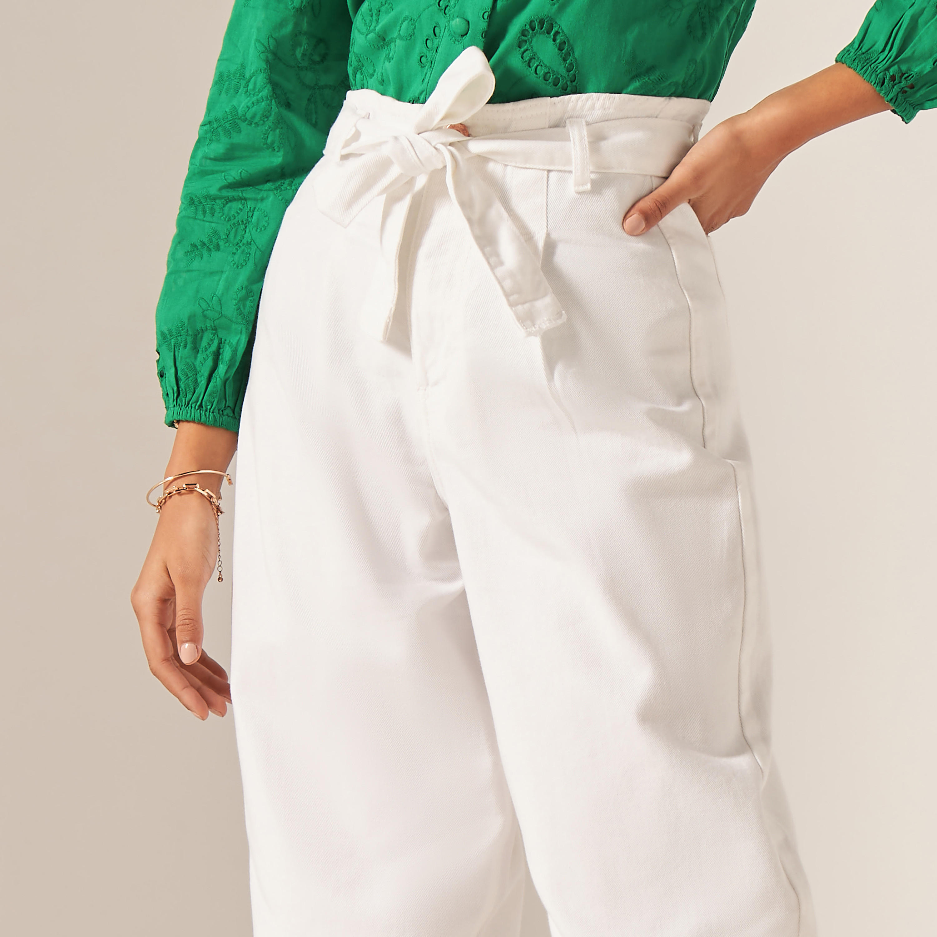 بنطلون سادة بقصّة مريحة بحزام وجيوب-women-clothing-bottoms-trousers-image-1
