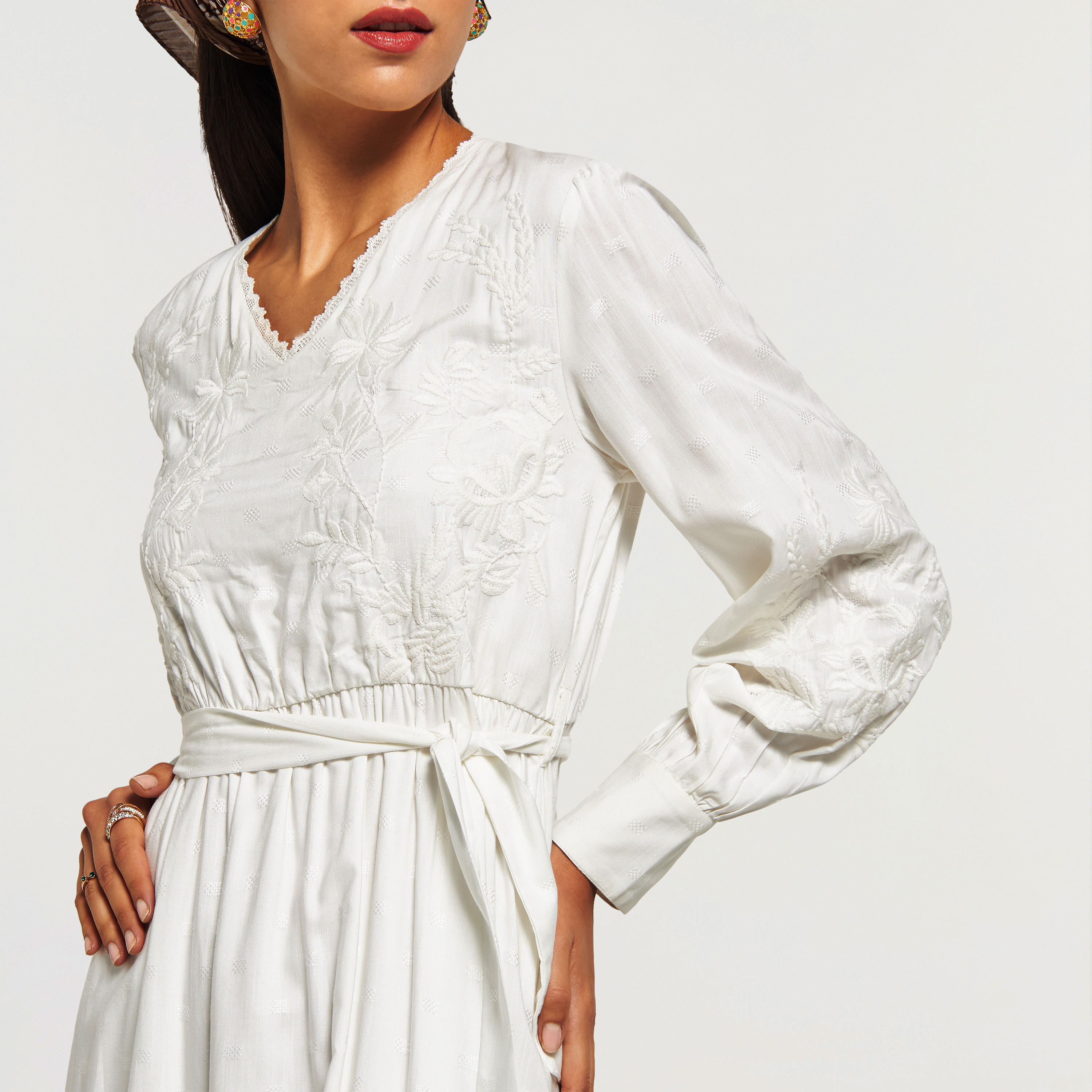 فستان طويل مطرز بياقة v وحزام ربط وأكمام طويلة-women-clothing-dresses-image-4