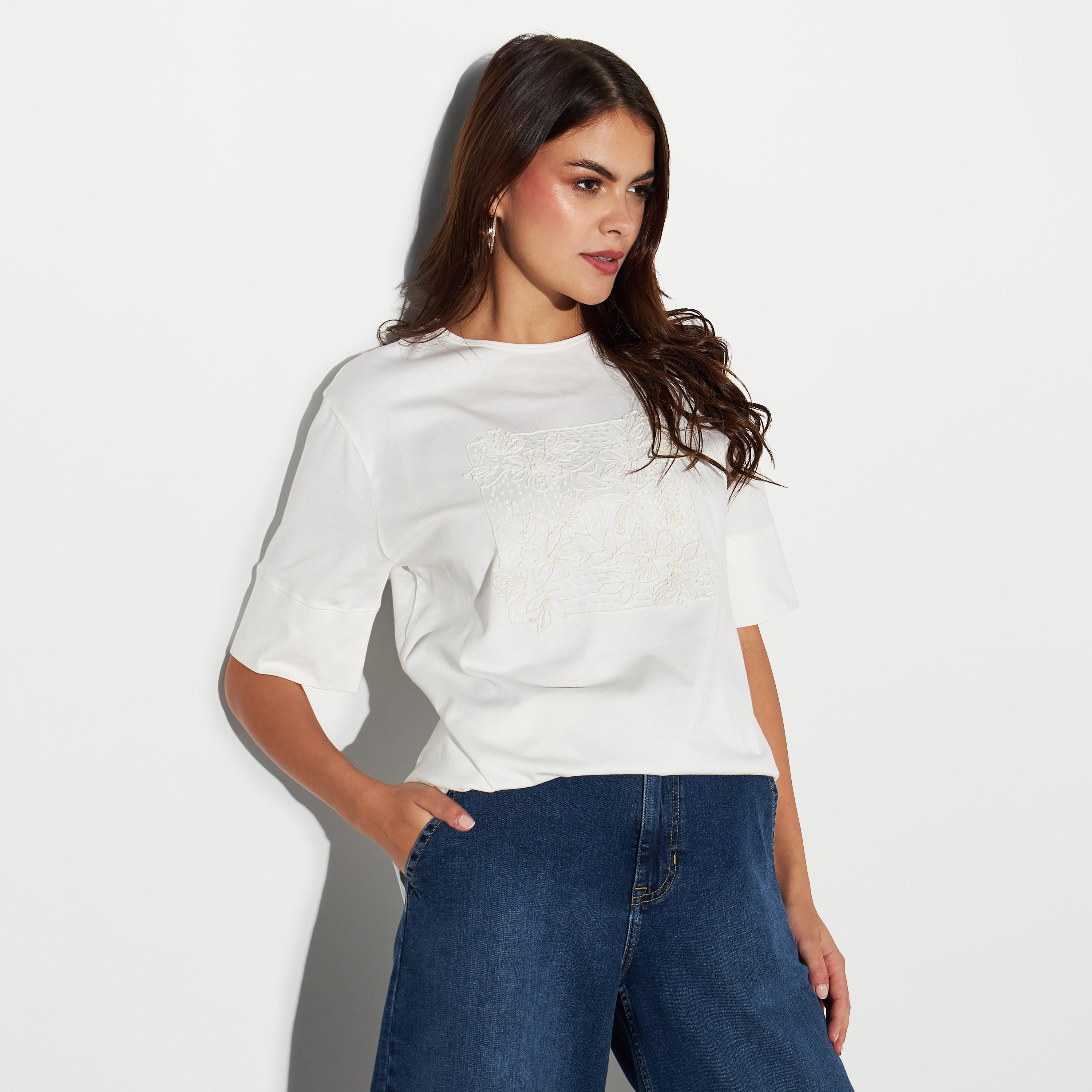 تيشيرت مطرّز بأكمام قصيرة-women-clothing-tshirts-image-1