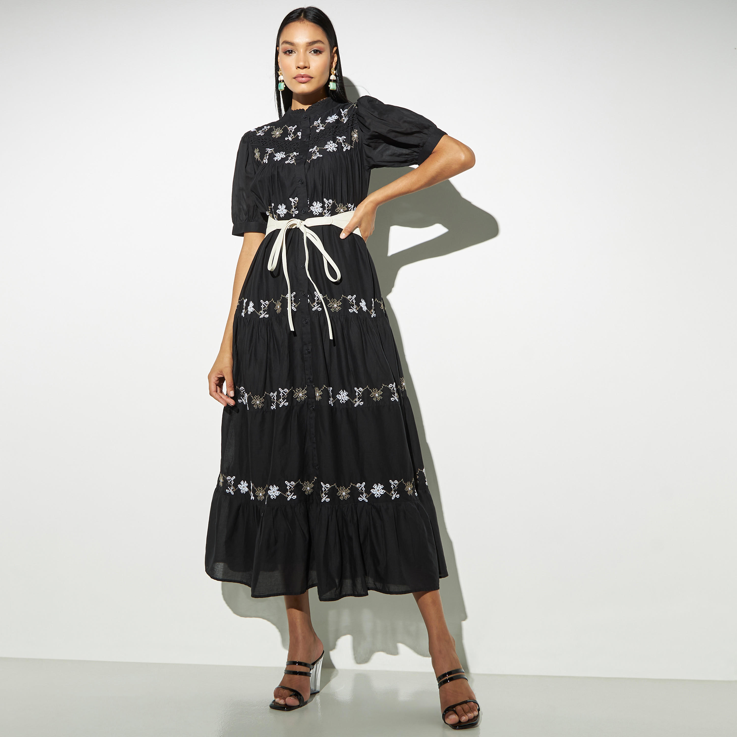 فستان بأزرار مطرزة بأكمام منفوخة-women-clothing-dresses-image-1