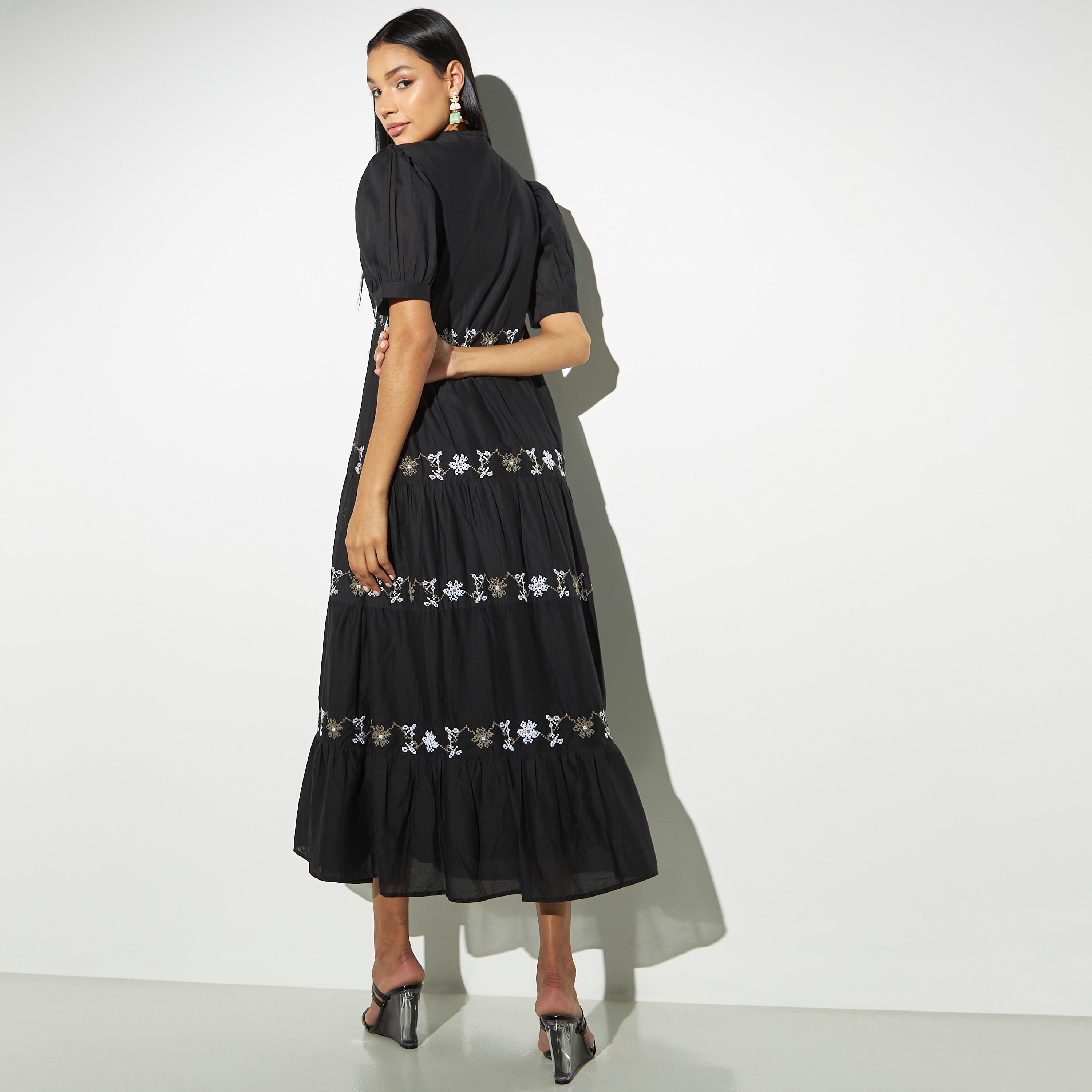 فستان بأزرار مطرزة بأكمام منفوخة-women-clothing-dresses-image-3