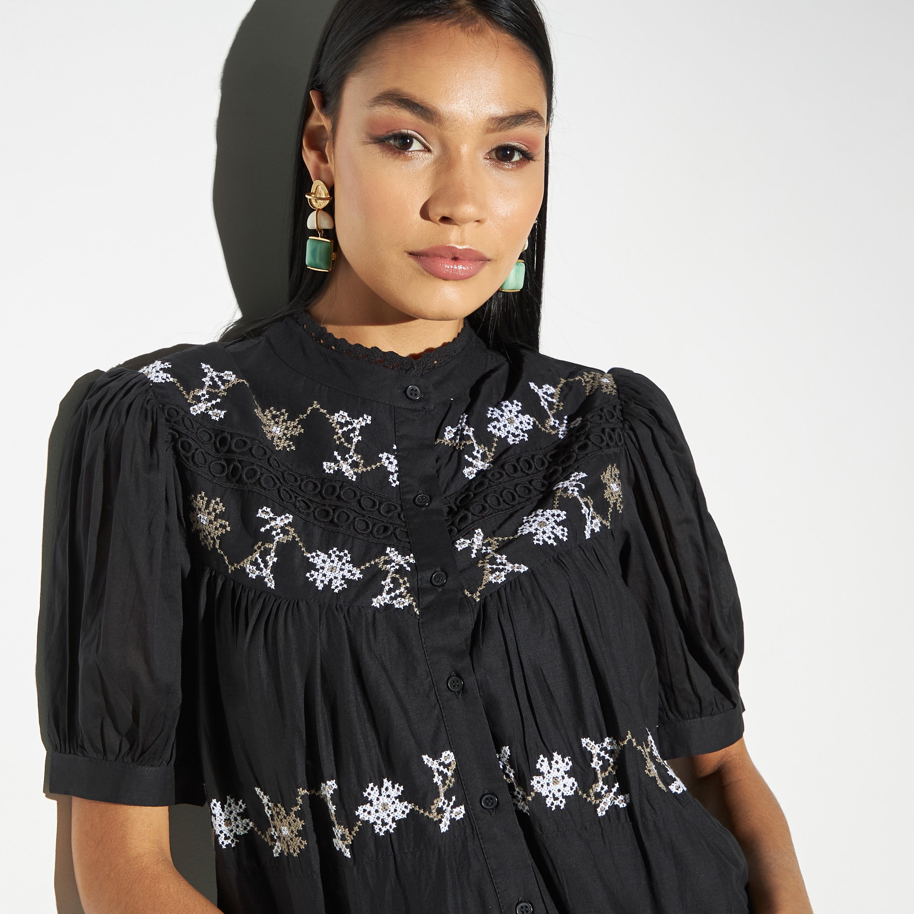 فستان بأزرار مطرزة بأكمام منفوخة-women-clothing-dresses-image-4