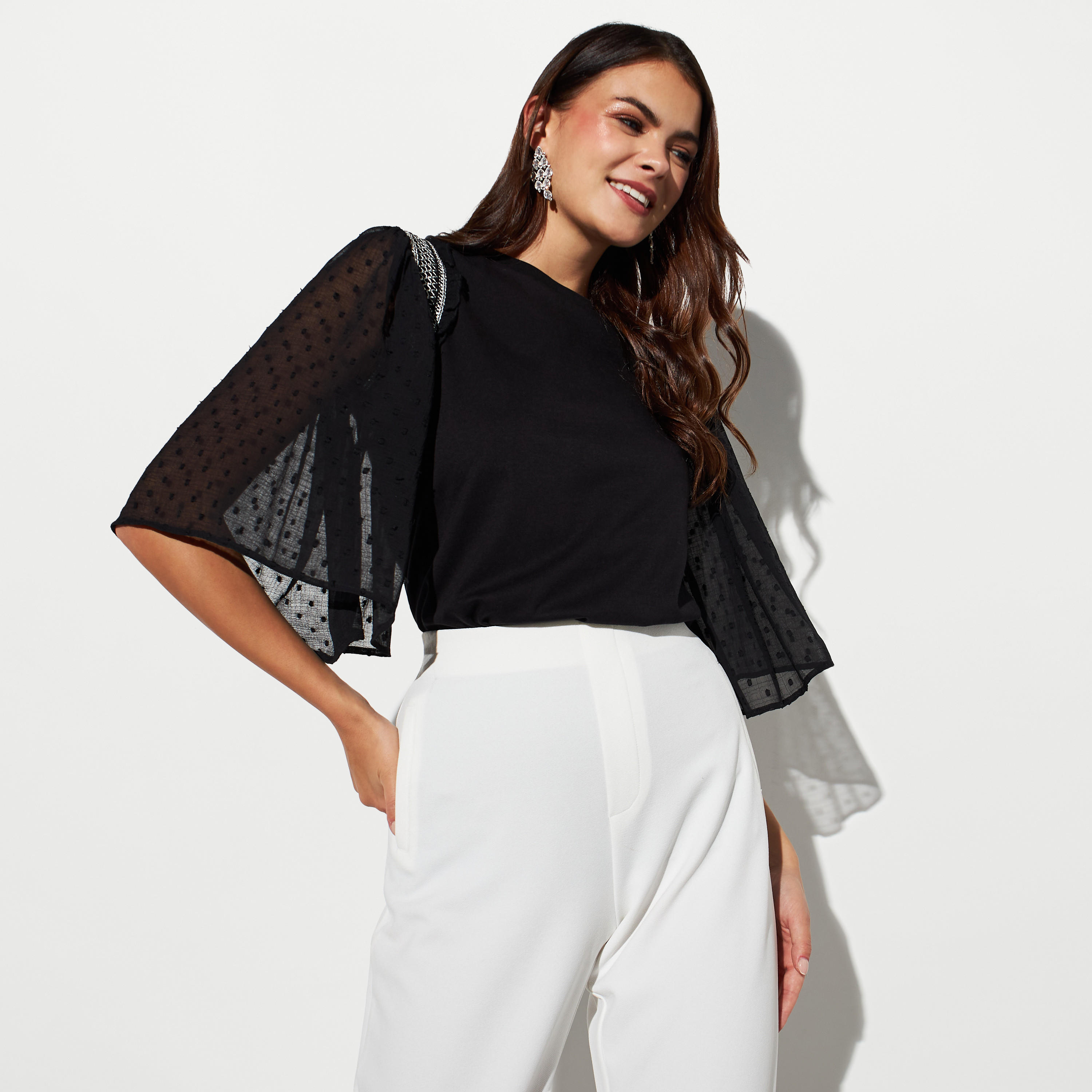 بلوزة بتفاصيل مطرزة وأكمام واسعة-women-clothing-shirtsandblouses-blouses-image-1