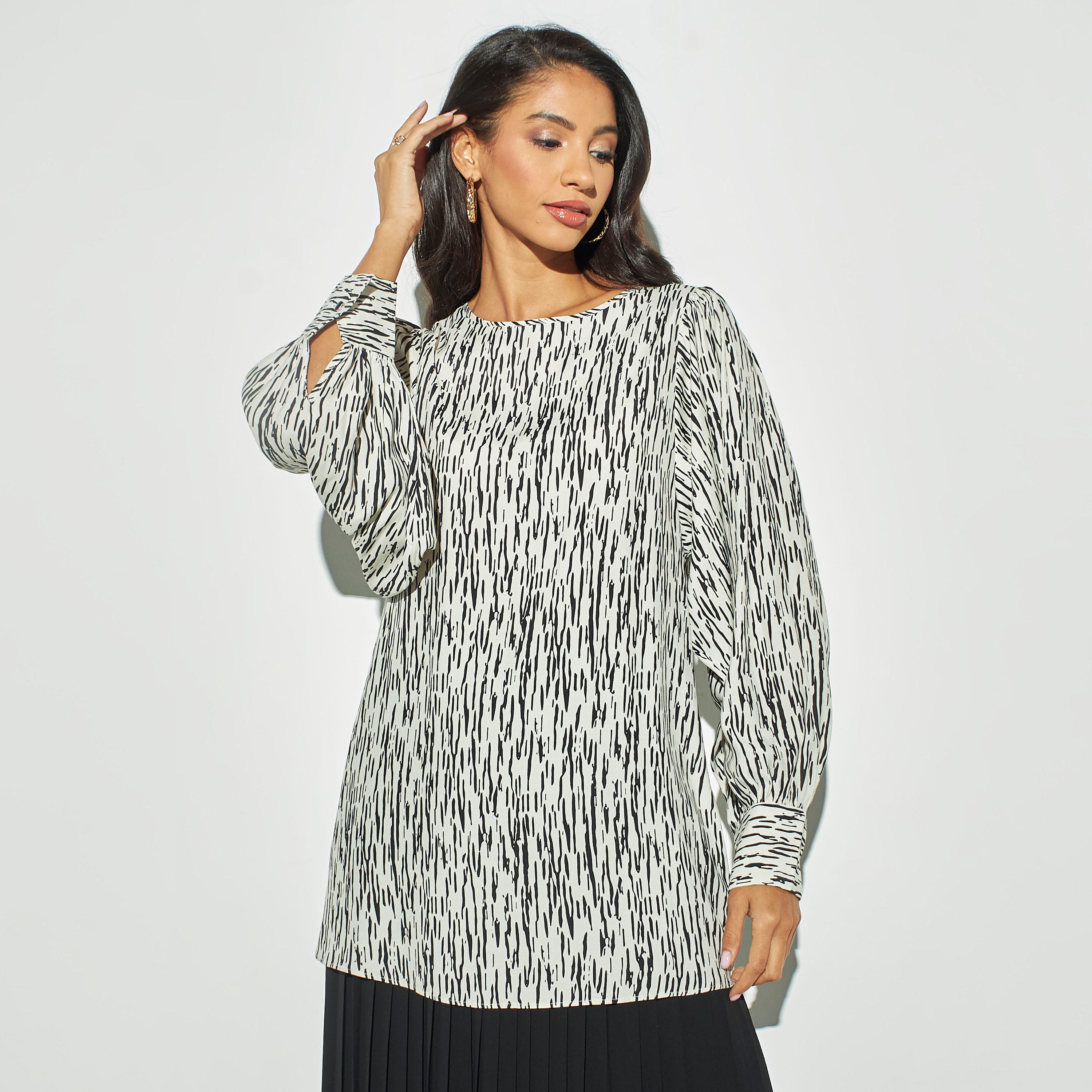 قميص بأكمام طويلة وياقة مستديرة وطبعات-women-clothing-shirtsandblouses-blouses-image-1