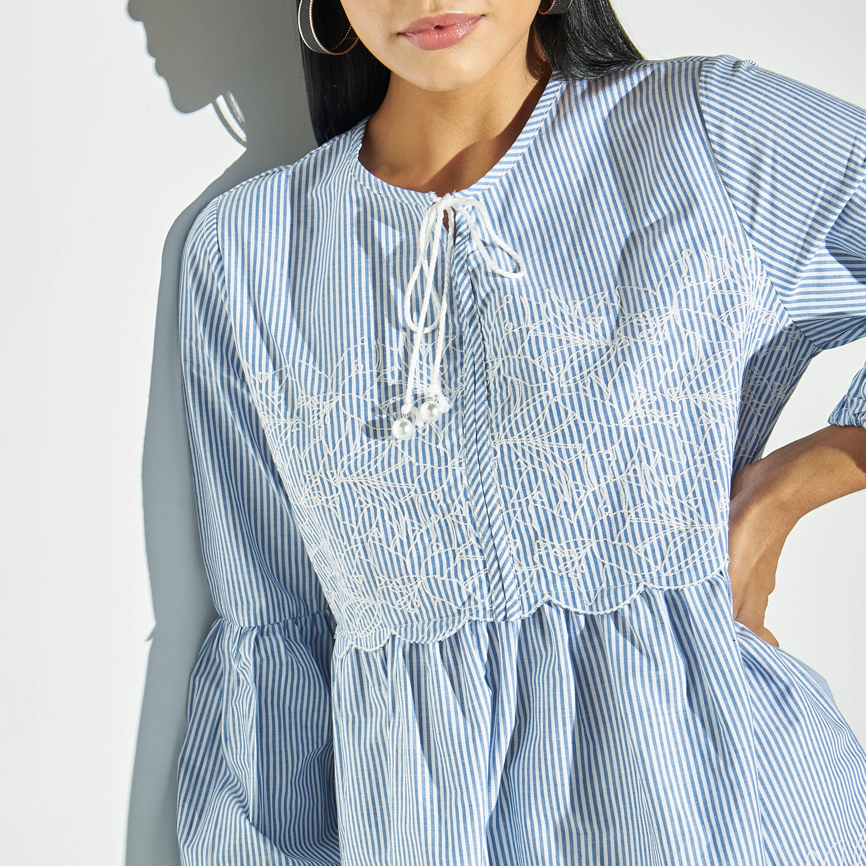 بلوزة إيه لاين مقلّمة ومطرزة بأربطة-women-clothing-shirtsandblouses-blouses-image-4