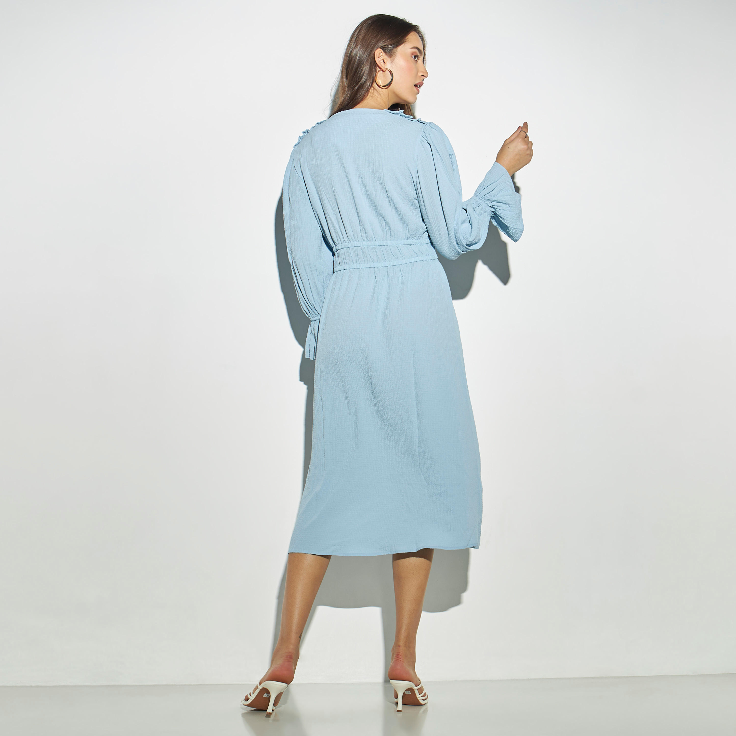 فستان ميدي بارز الملمس بياقة v وأكمام عريضة-women-clothing-dresses-image-3