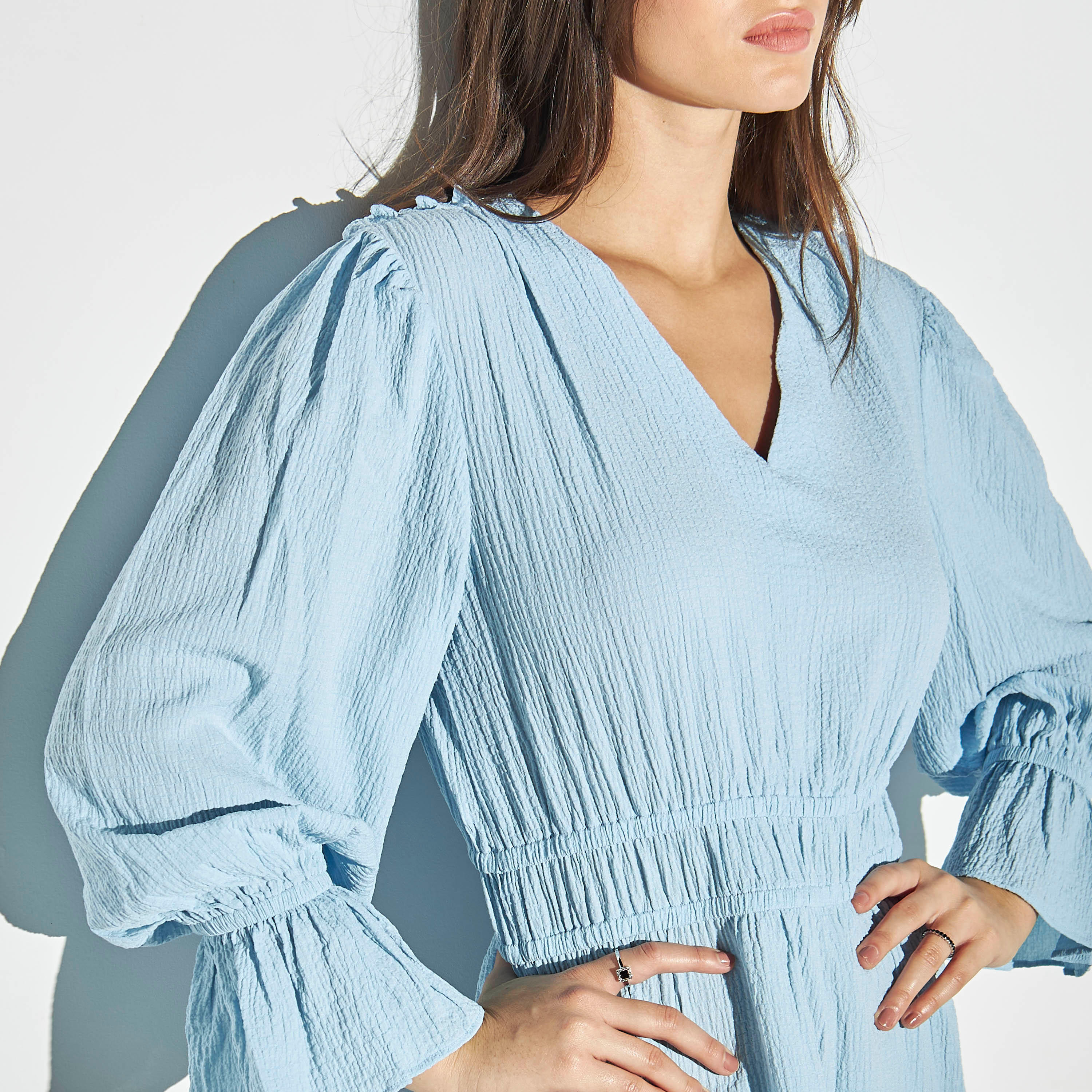 فستان ميدي بارز الملمس بياقة v وأكمام عريضة-women-clothing-dresses-image-4