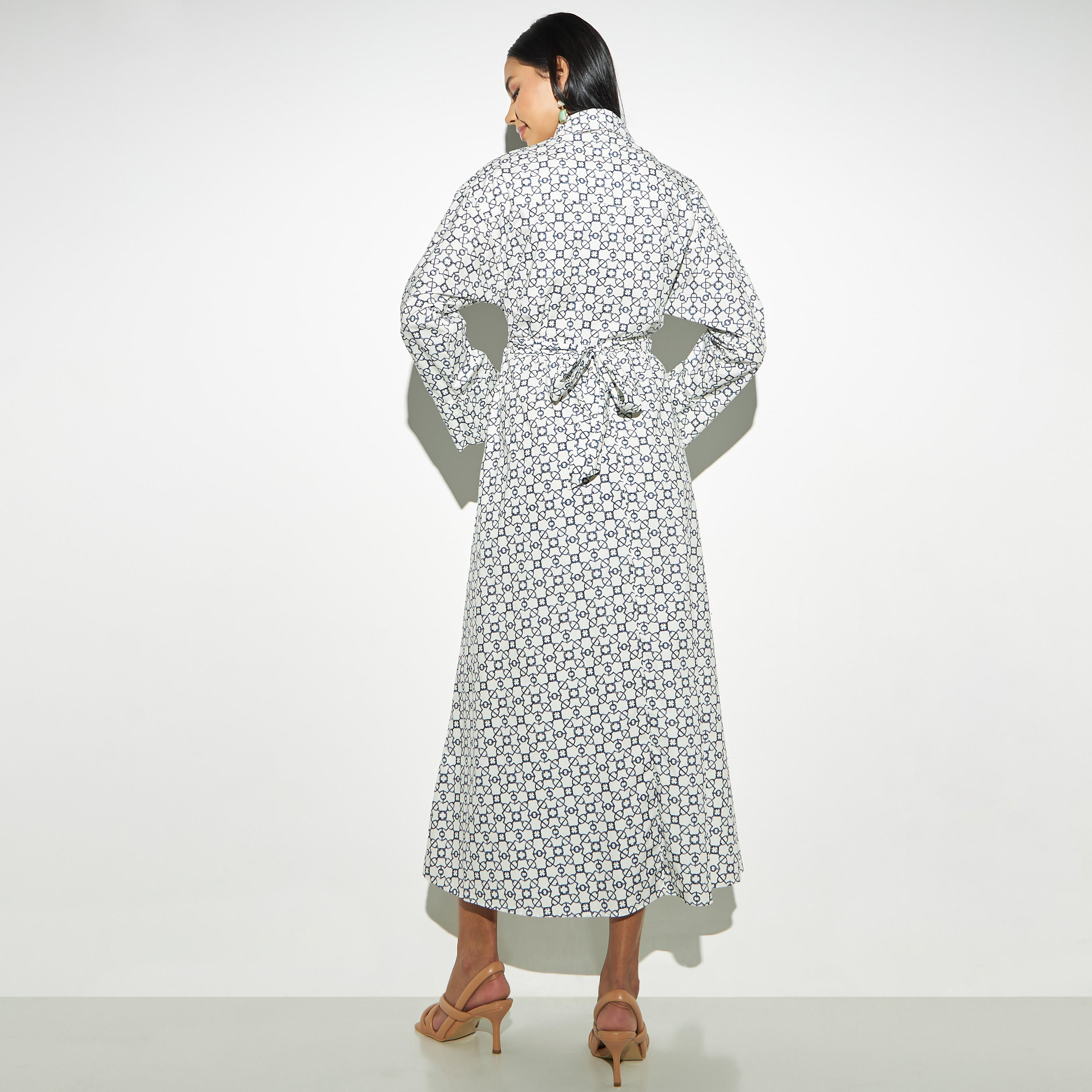 فستان قميص بوبلين بأكمام طويلة وحزام رباط وطبعات-women-clothing-dresses-image-3