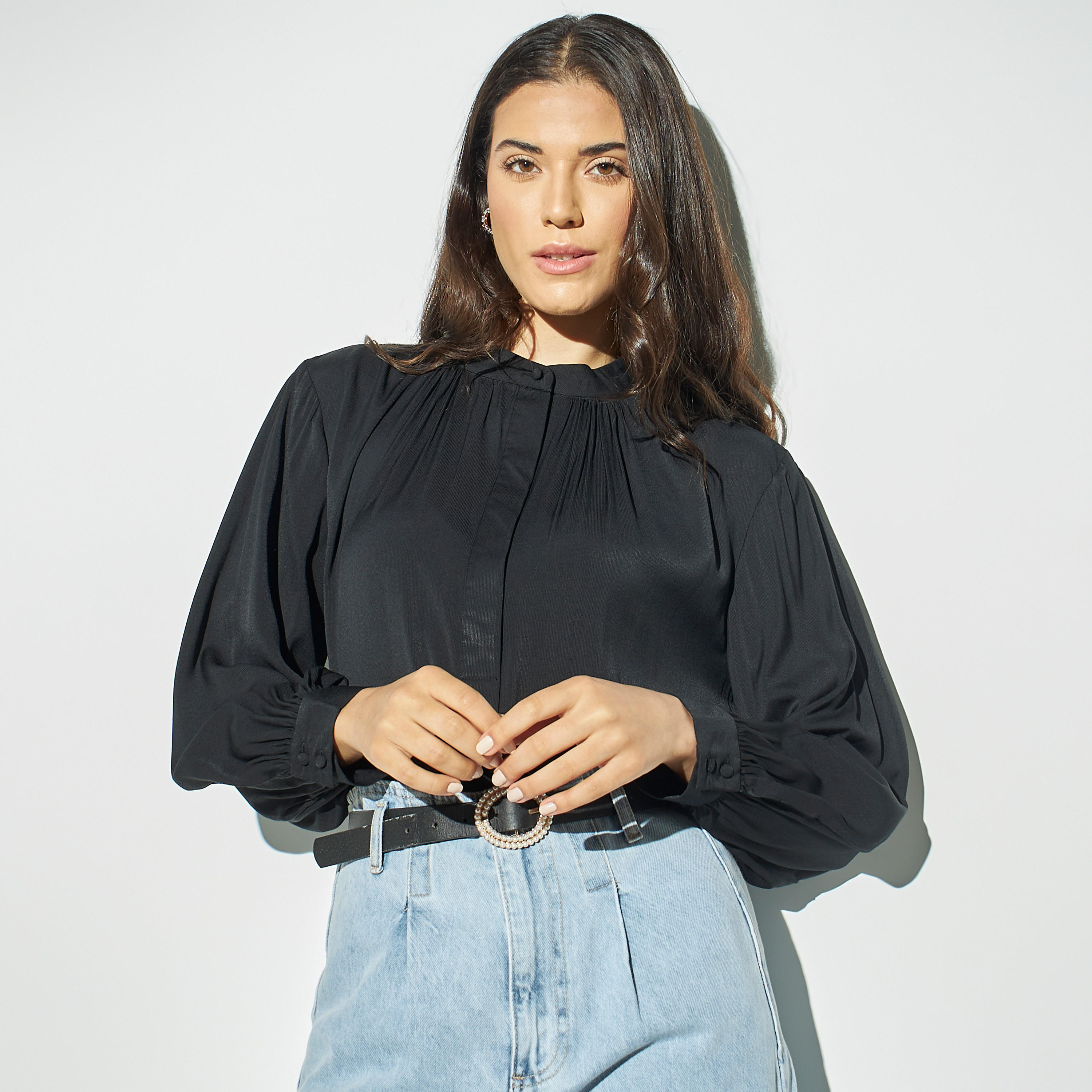 بلوزة كشكش بياقة عادية وأكمام منفوخة-women-clothing-shirtsandblouses-blouses-image-1