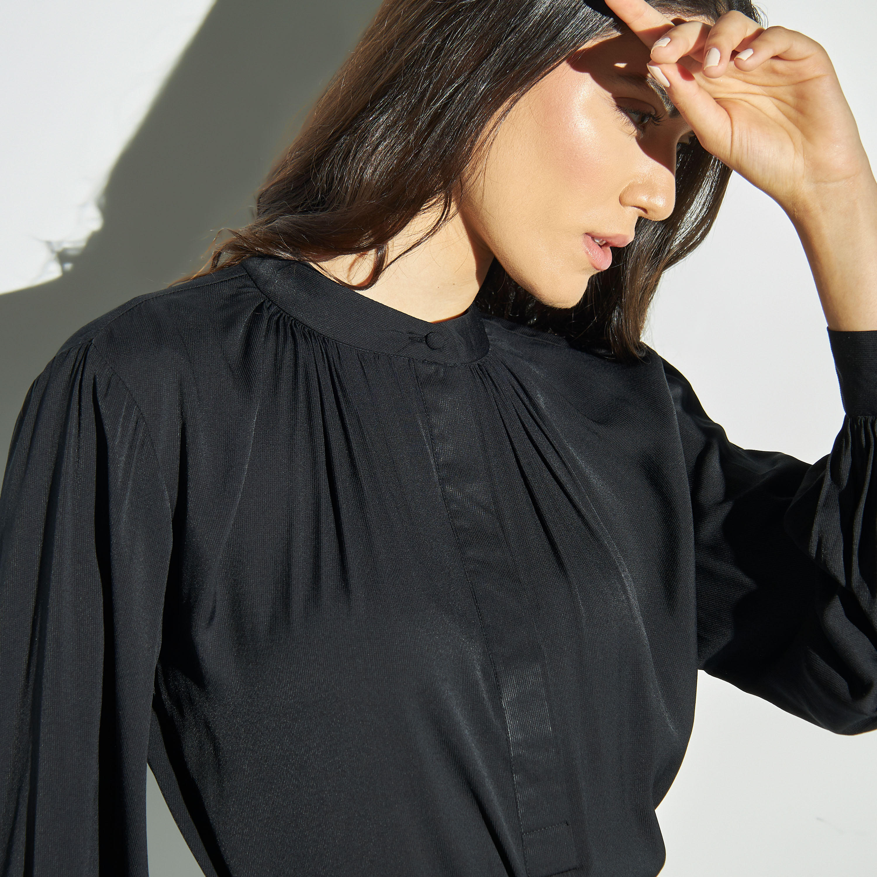 بلوزة كشكش بياقة عادية وأكمام منفوخة-women-clothing-shirtsandblouses-blouses-image-3