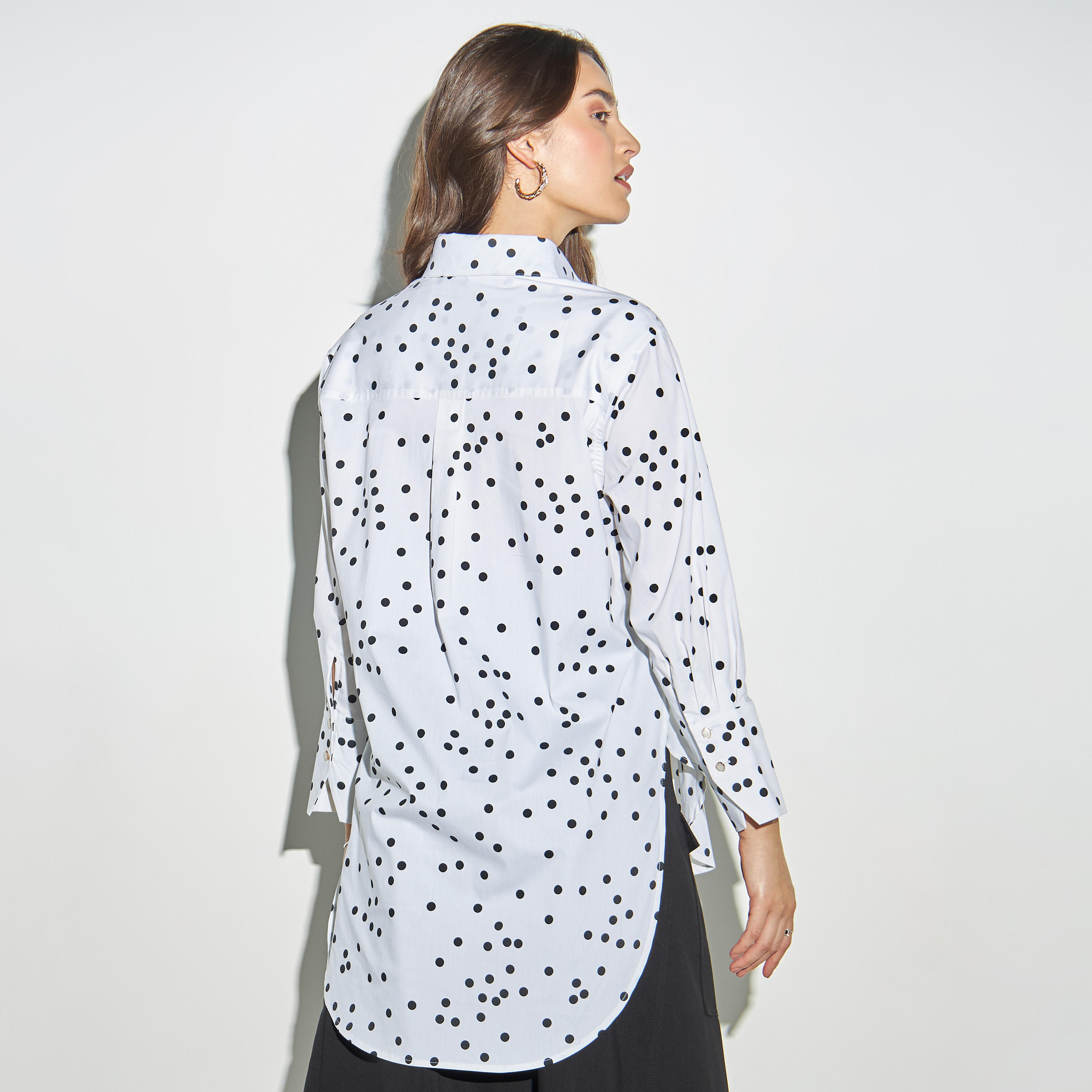 قميص بأكمام طويلة وطبعات منقطة وحواف غير متماثلة-women-clothing-shirtsandblouses-shirts-image-3