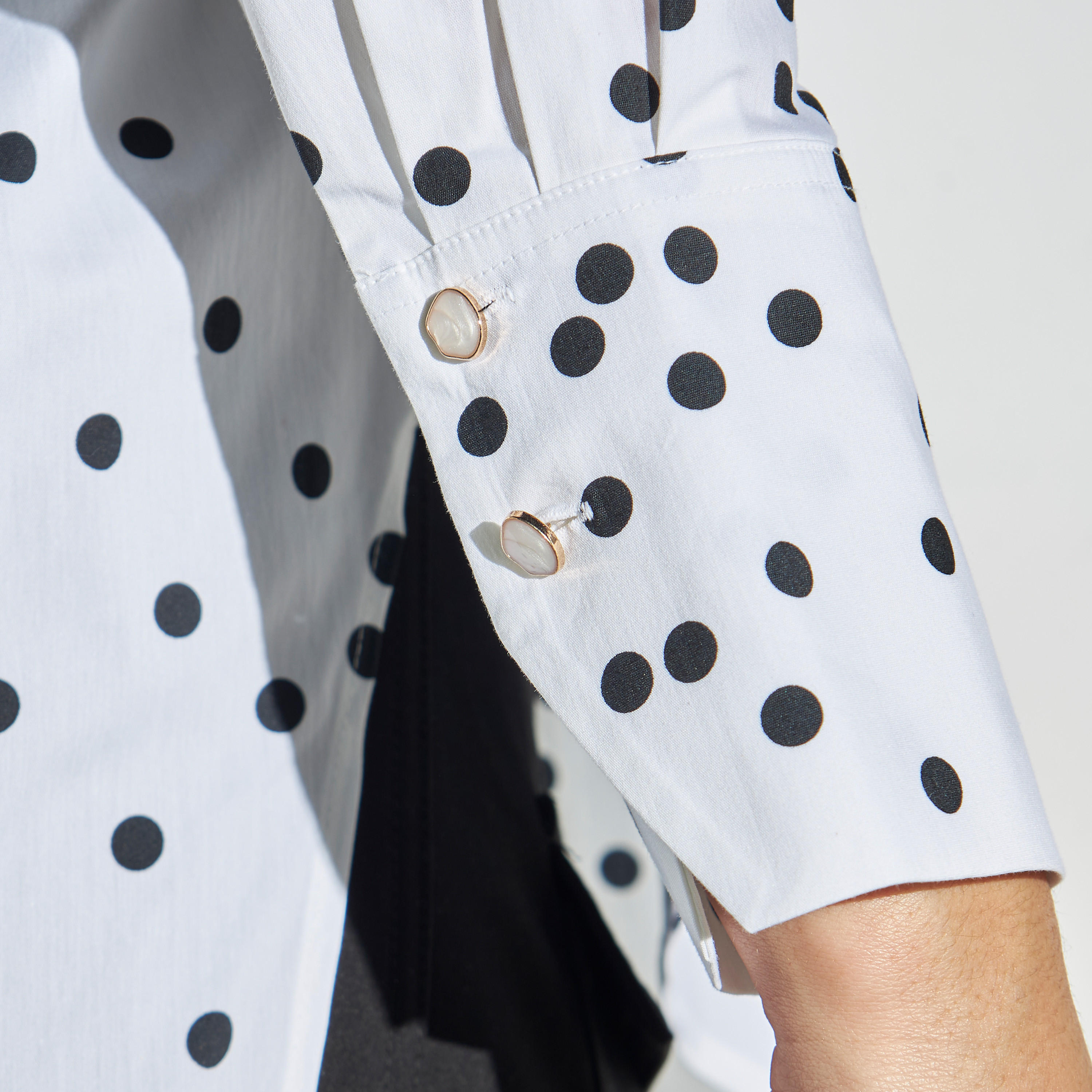 قميص بأكمام طويلة وطبعات منقطة وحواف غير متماثلة-women-clothing-shirtsandblouses-shirts-image-5