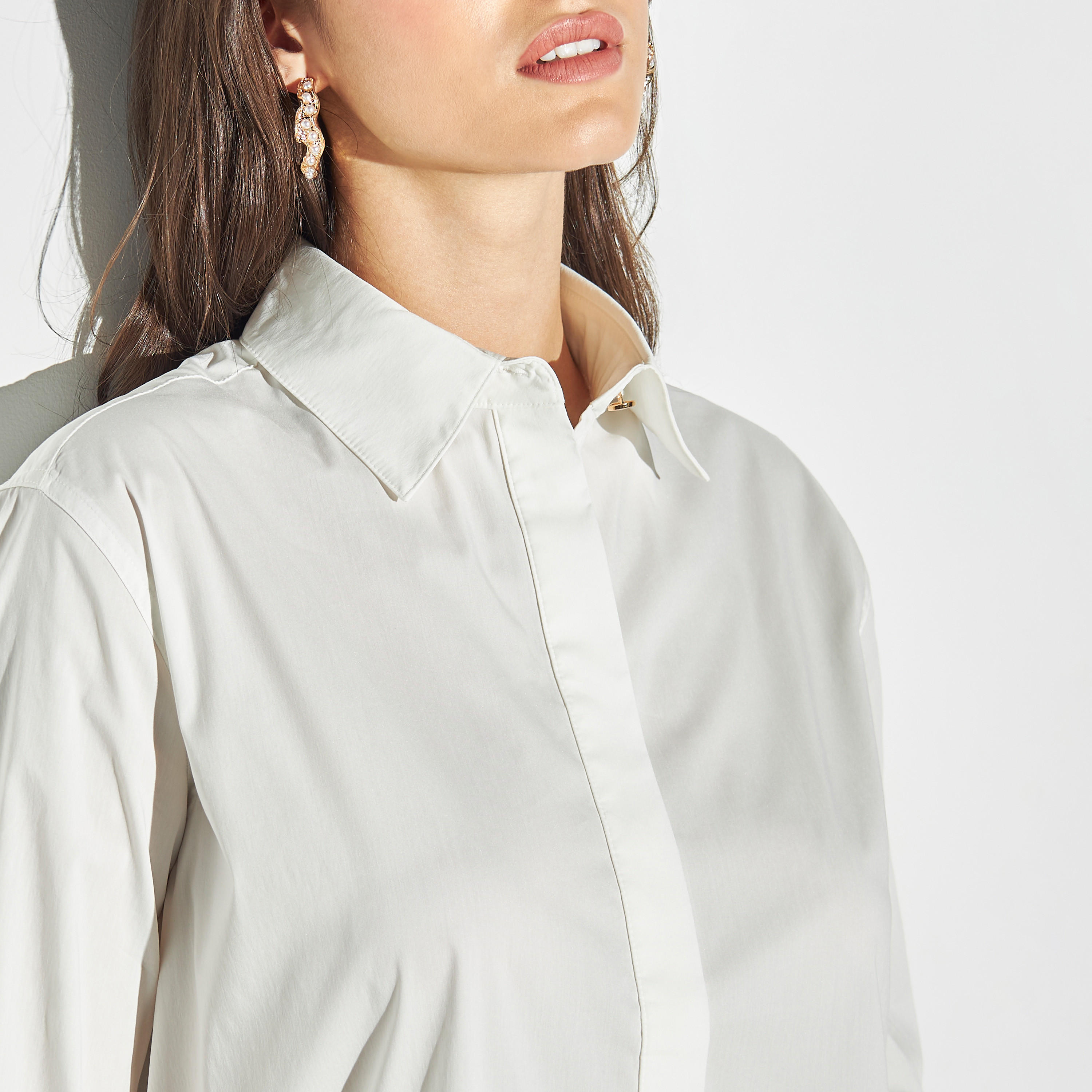 قميص سادة بأكمام طويلة وحواف غير مستوية-women-clothing-shirtsandblouses-shirts-image-2