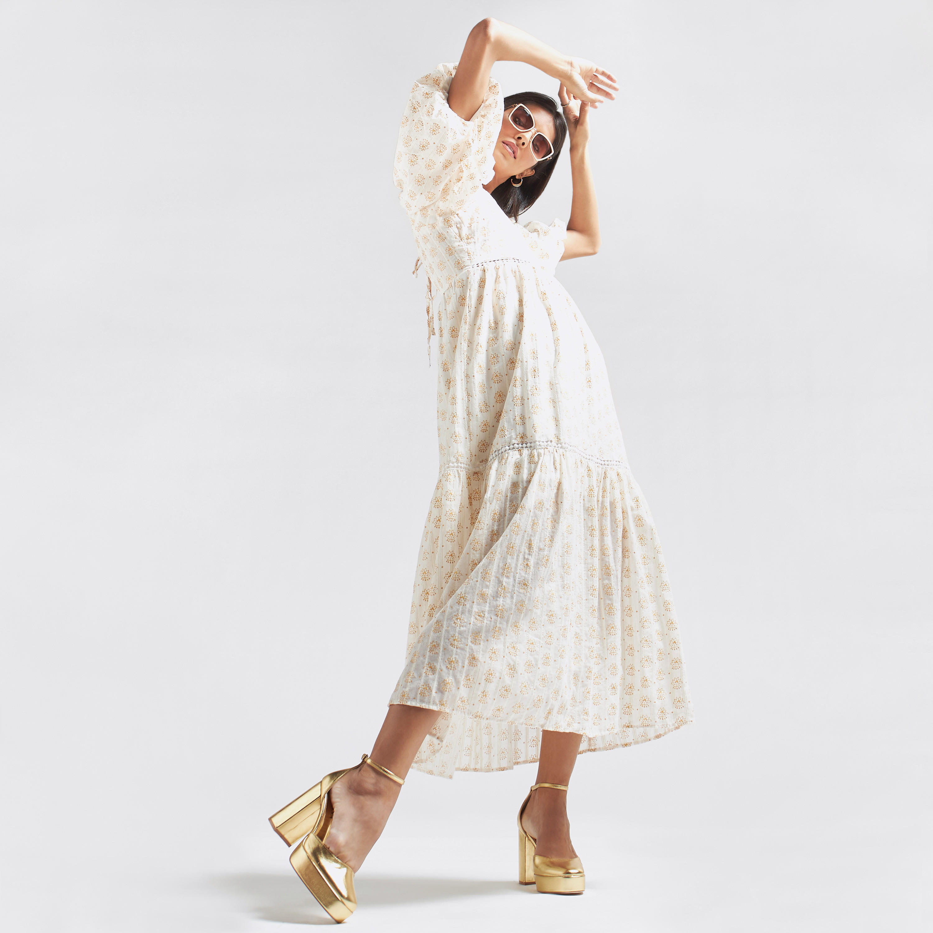 فستان متعدد الطبقات بطبعات وأكمام طويلة وتفاصيل دانتيل-women-clothing-dresses-image-1