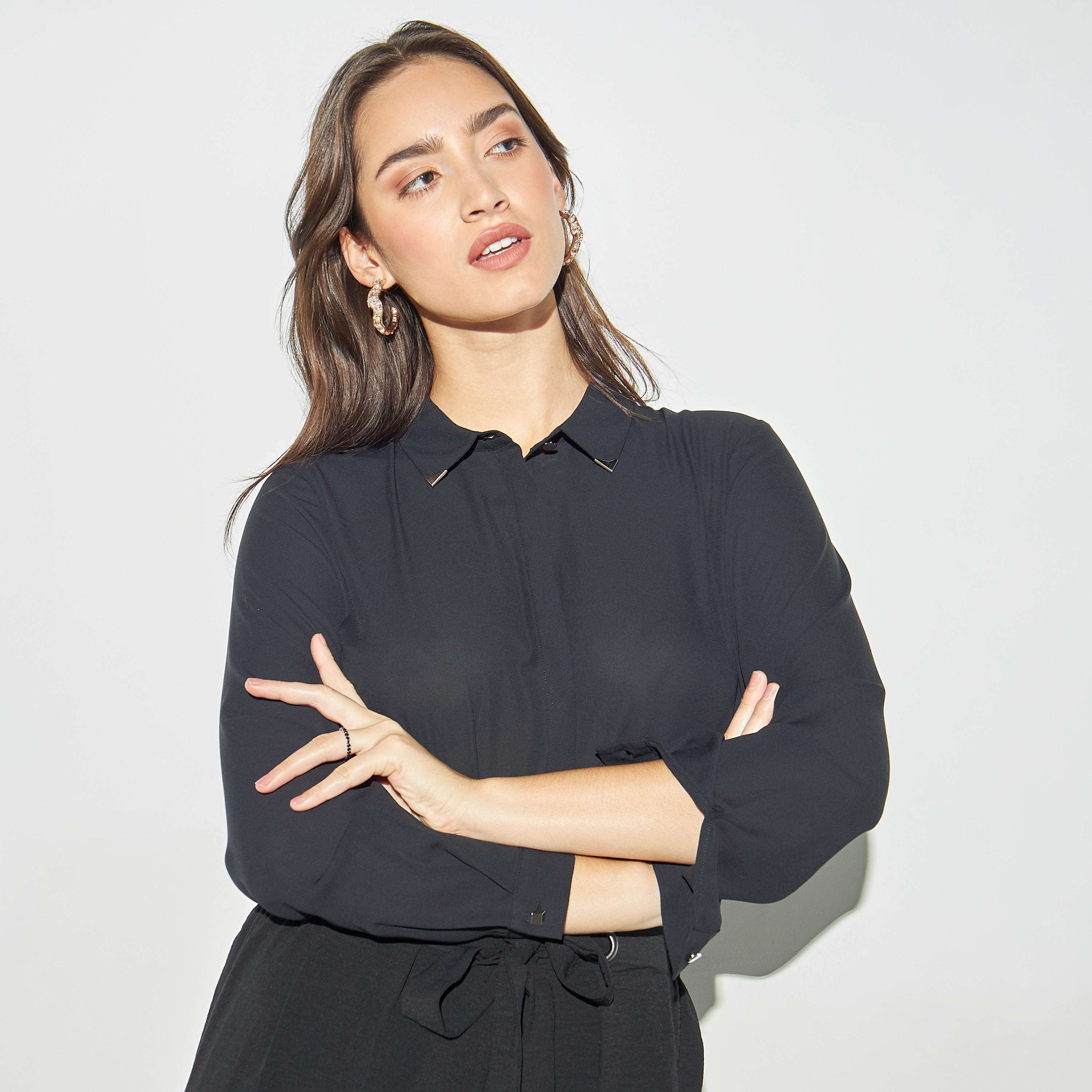 قميص سادة بأكمام طويلة وتفاصيل ميتاليك-women-clothing-shirtsandblouses-shirts-image-1