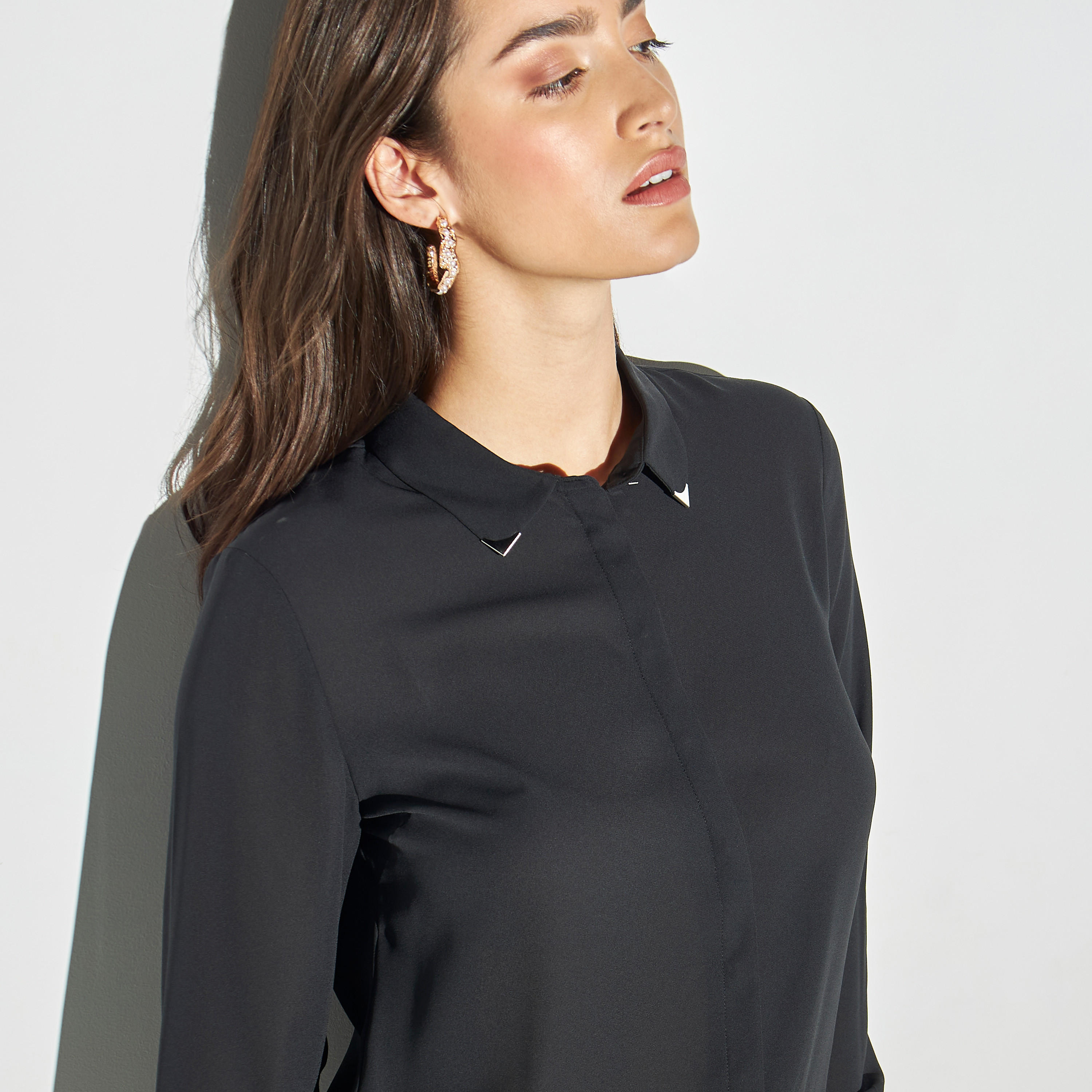 قميص سادة بأكمام طويلة وتفاصيل ميتاليك-women-clothing-shirtsandblouses-shirts-image-4