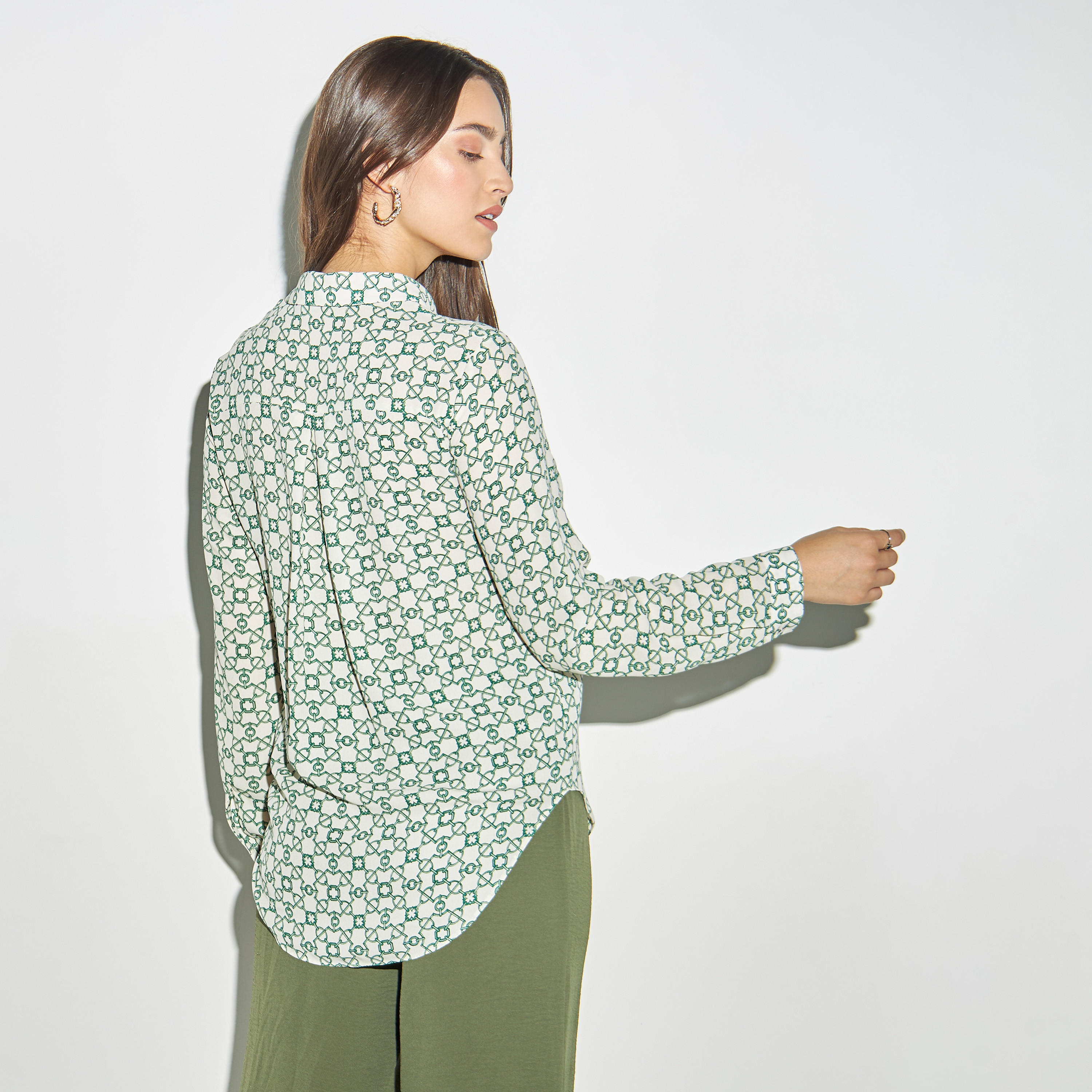 قميص بأكمام طويلة وتفاصيل ميتاليك وطبعات-women-clothing-shirtsandblouses-shirts-image-3