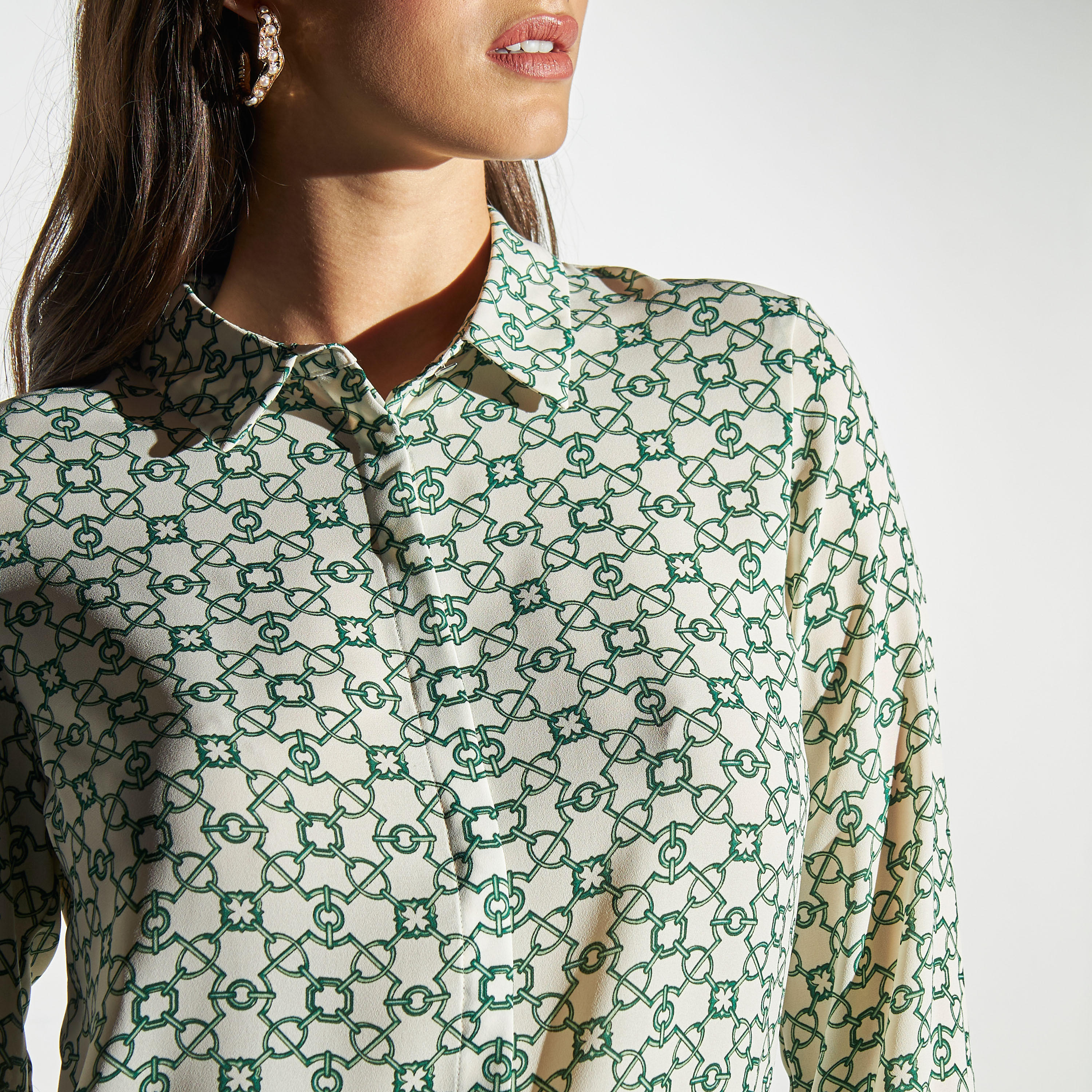 قميص بأكمام طويلة وتفاصيل ميتاليك وطبعات-women-clothing-shirtsandblouses-shirts-image-5