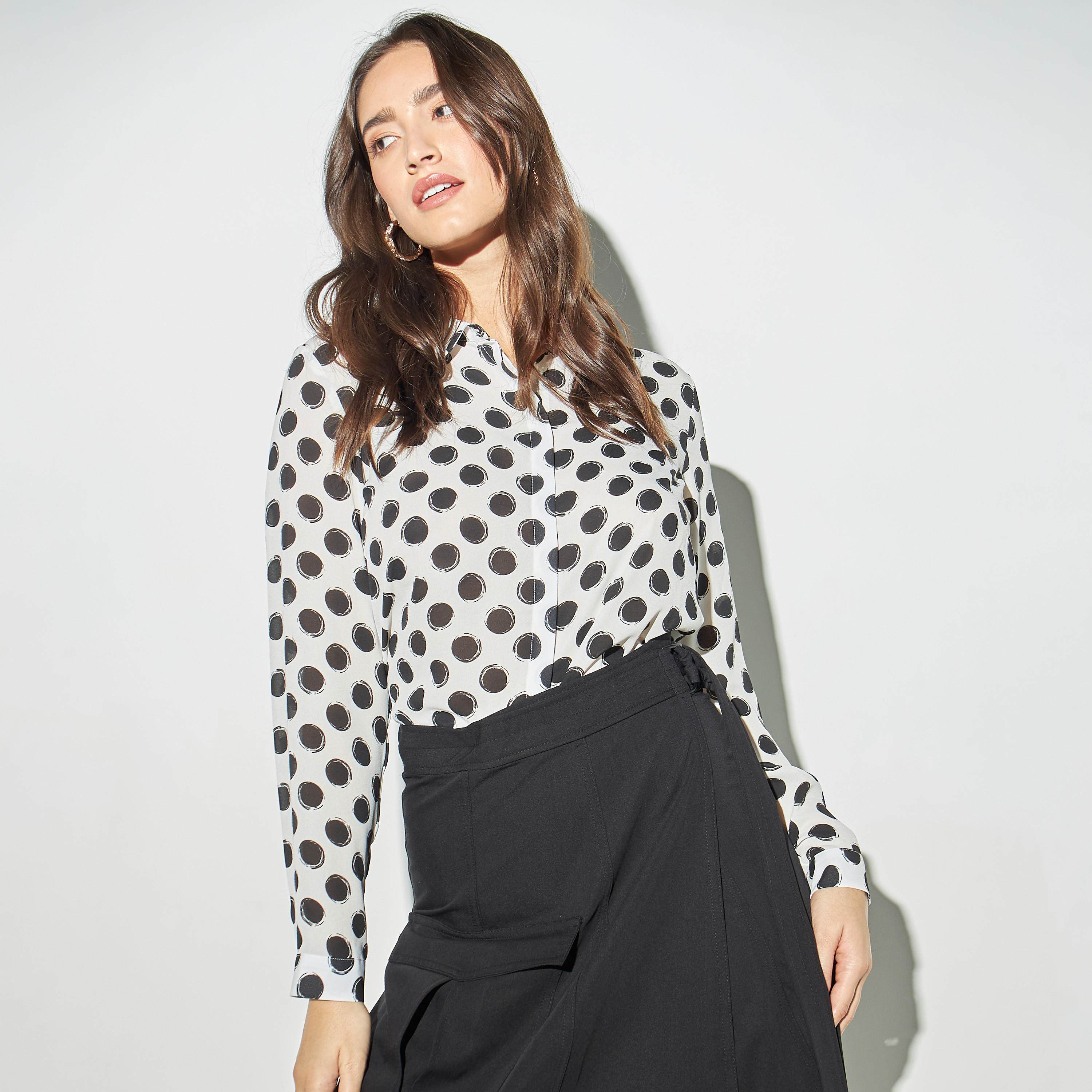 قميص بأكمام طويلة وتفاصيل ميتاليك وطبعات-women-clothing-shirtsandblouses-shirts-image-1