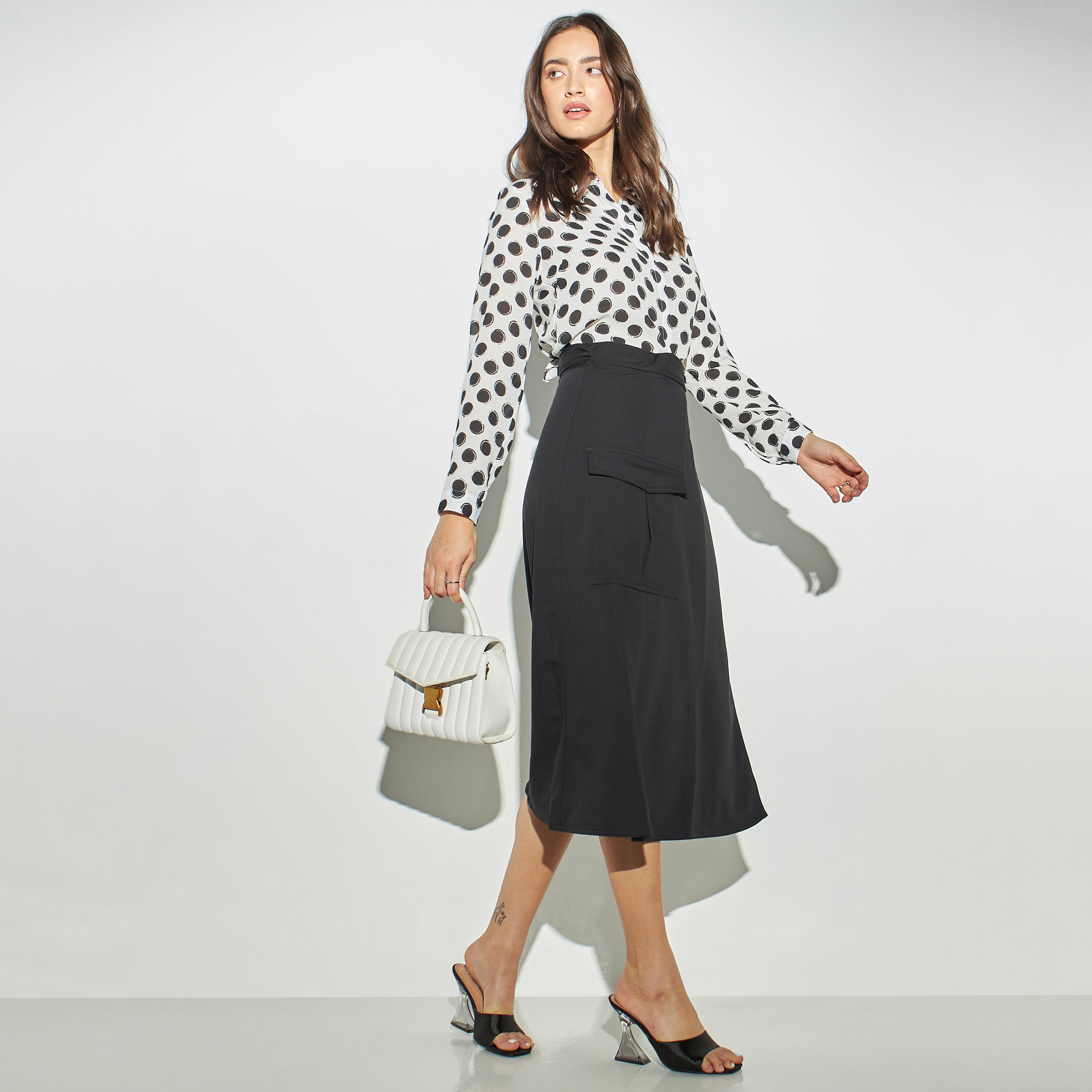 قميص بأكمام طويلة وتفاصيل ميتاليك وطبعات-women-clothing-shirtsandblouses-shirts-image-2