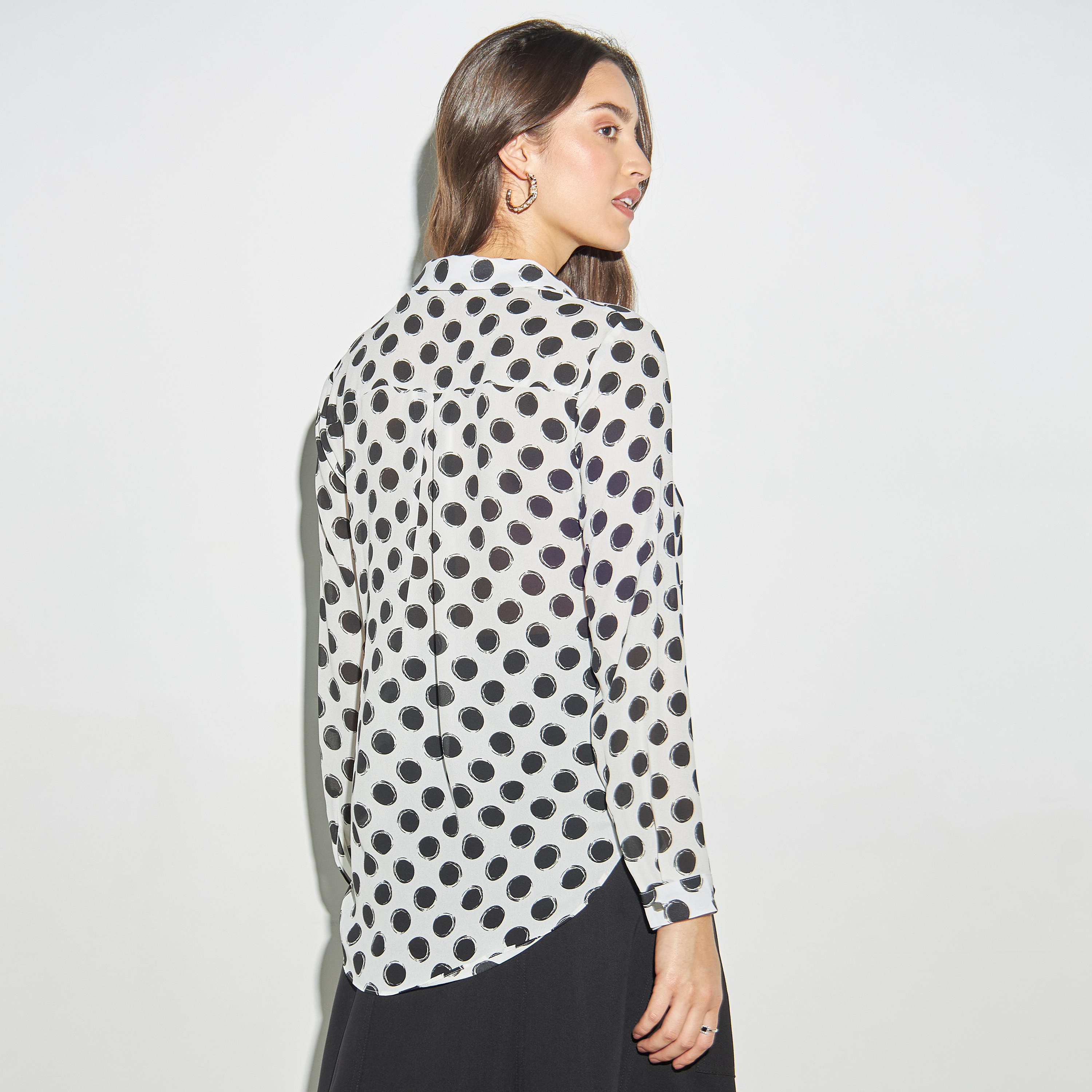 قميص بأكمام طويلة وتفاصيل ميتاليك وطبعات-women-clothing-shirtsandblouses-shirts-image-3