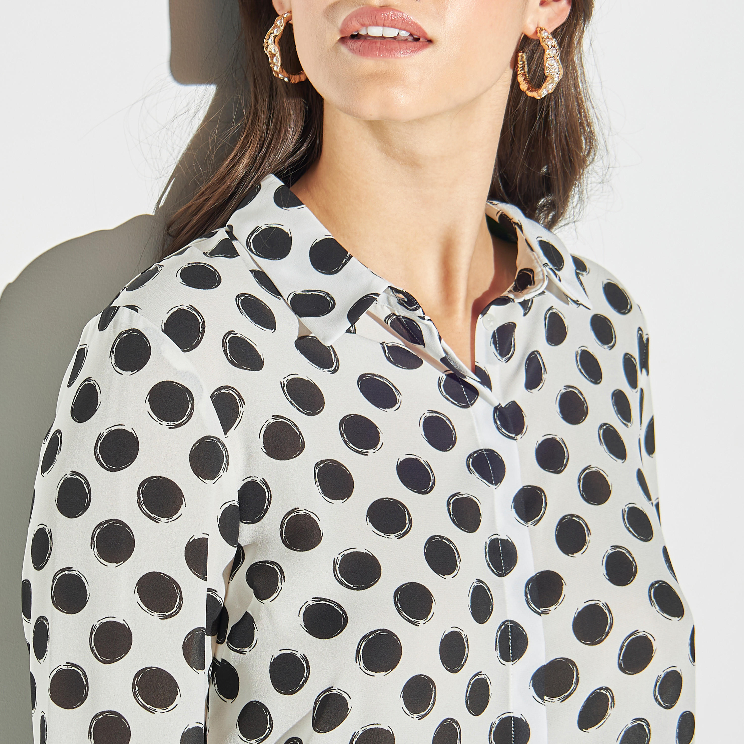 قميص بأكمام طويلة وتفاصيل ميتاليك وطبعات-women-clothing-shirtsandblouses-shirts-image-4