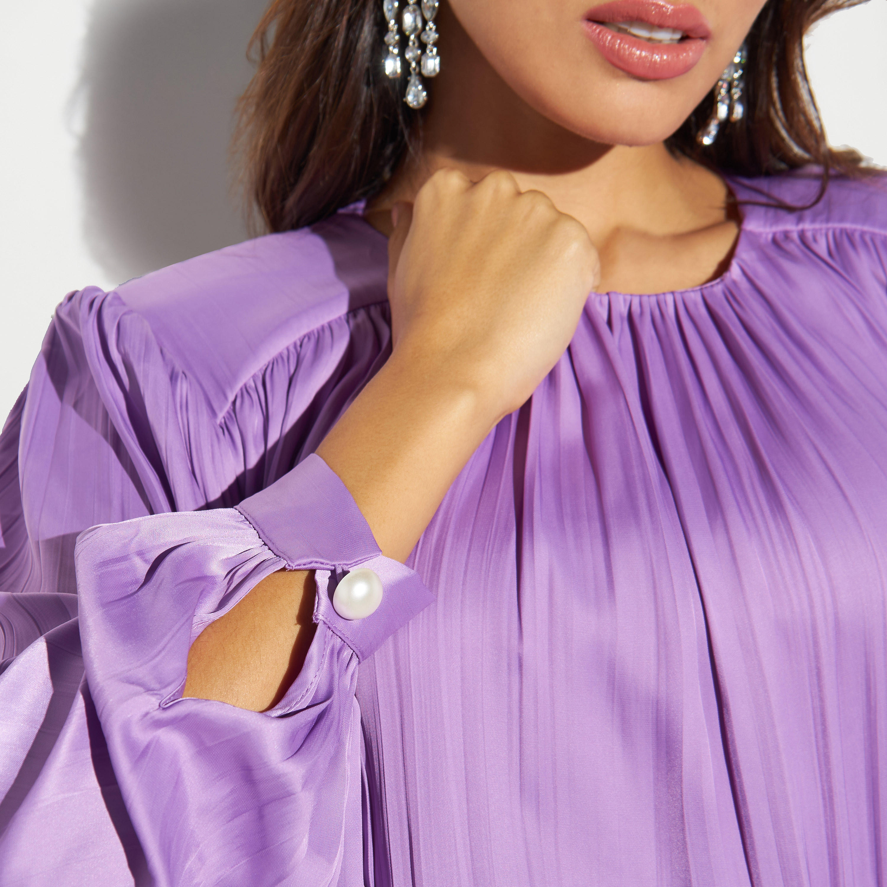 بلوزة بياقة ضيقة وأكمام منفوخة وتفاصيل كسرات-women-clothing-shirtsandblouses-blouses-image-4