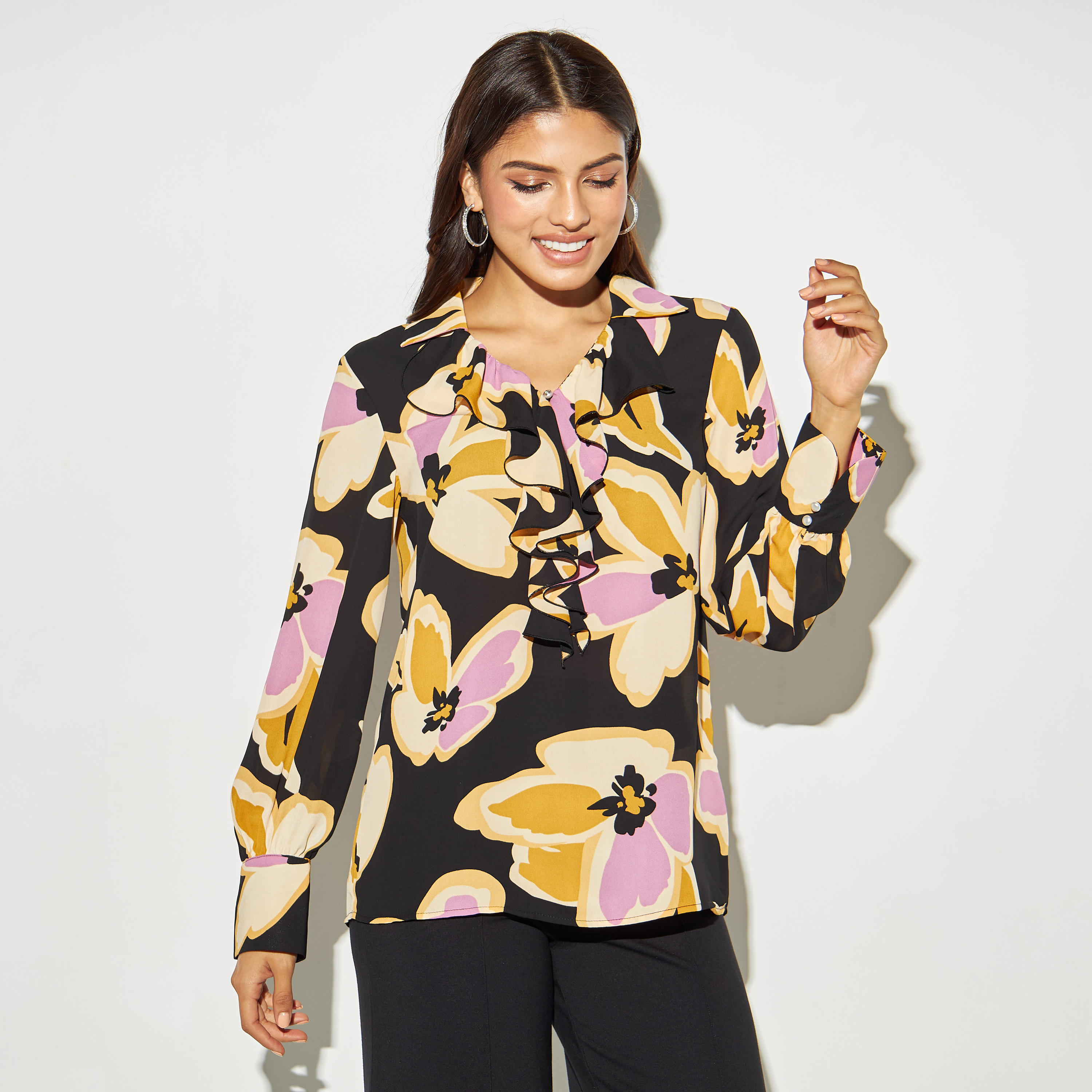 بلوزة بأكمام طويلة وتفاصيل كشكش وطبعات-women-clothing-shirtsandblouses-blouses-image-1