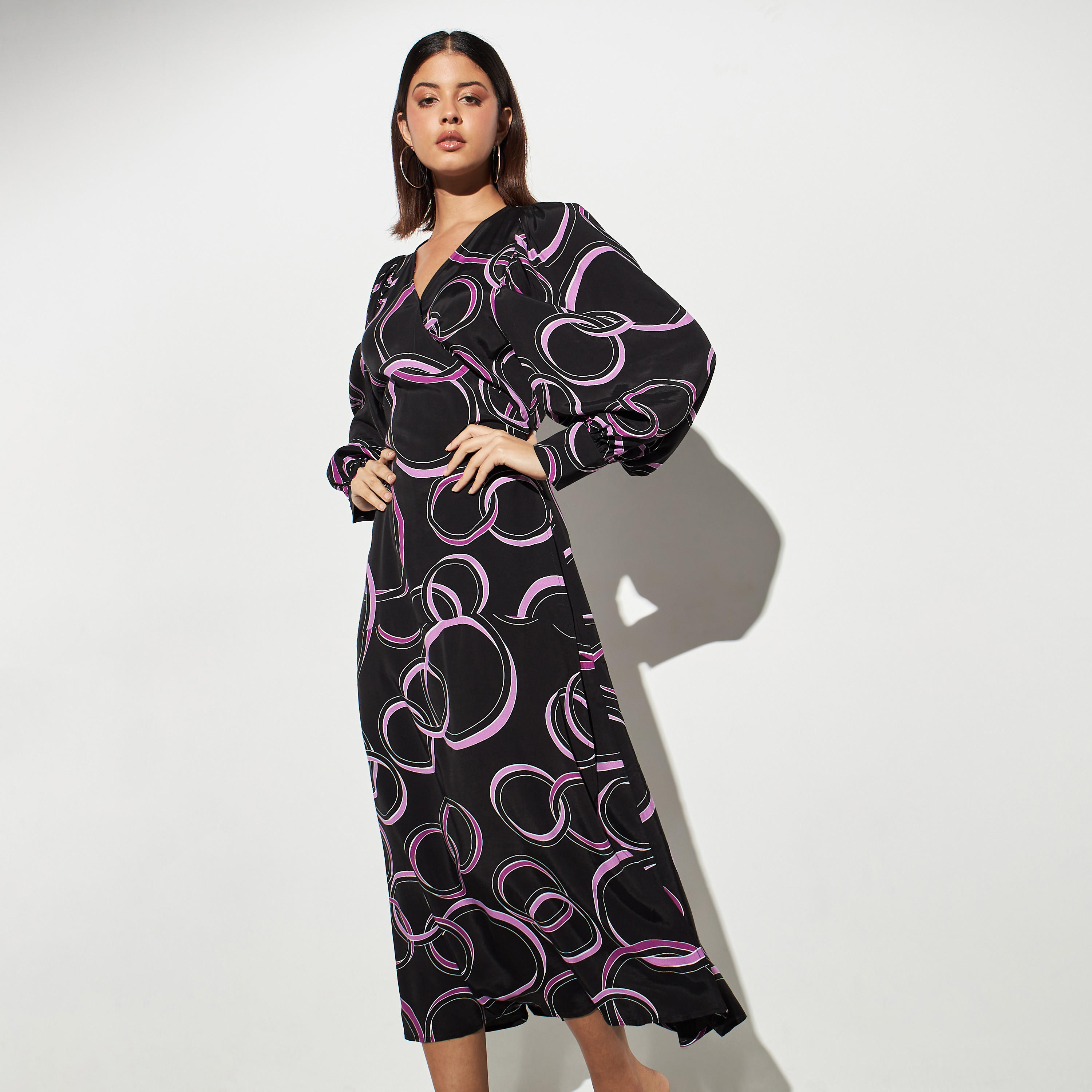 فستان ميدي بياقة V وأكمام منفوخة وطبعات أزهار-women-clothing-dresses-image-1