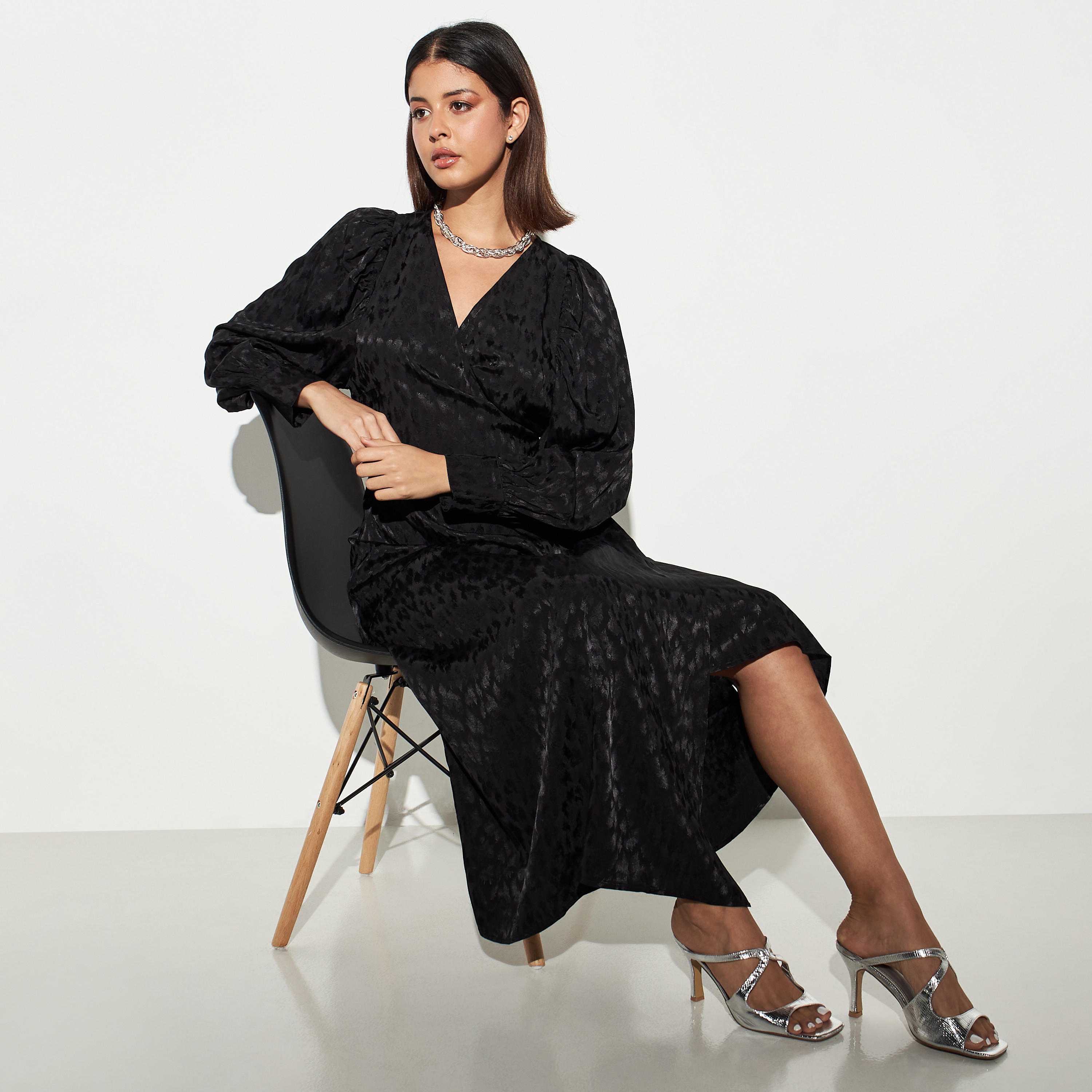 فستان ميدي بياقة v وأكمام طويلة وطبعات حيوانات-women-clothing-dresses-image-2