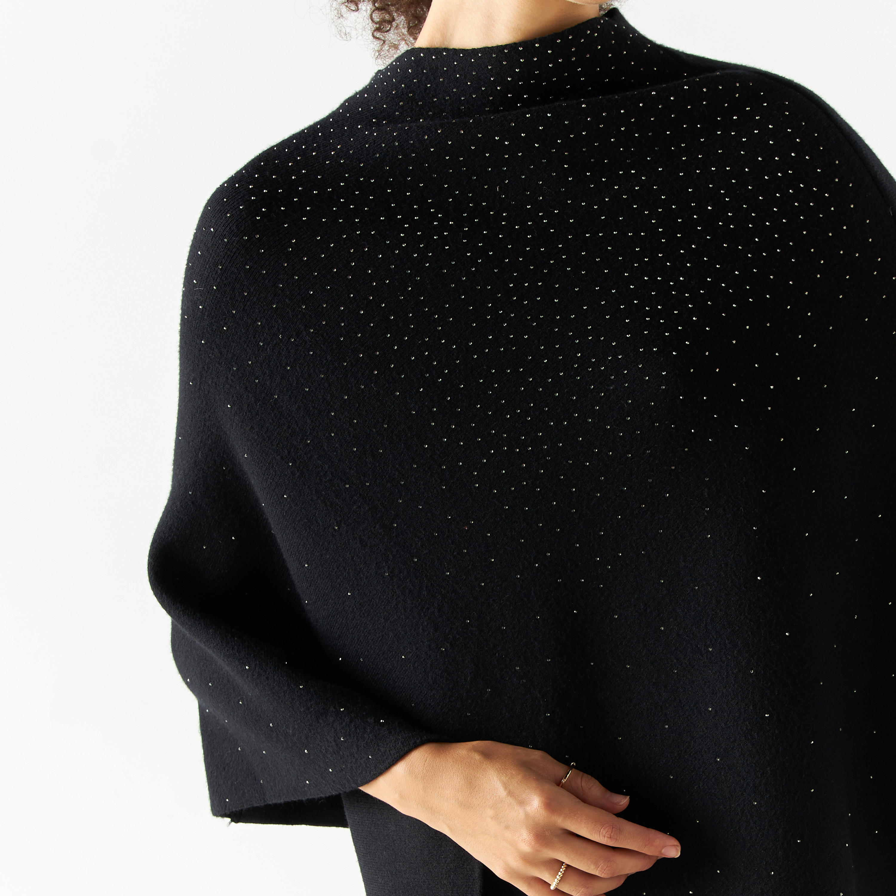 معطف بونشو مزيّن بياقة عالية-women-winterwear-cardigansandjumpers-cardigans-image-3