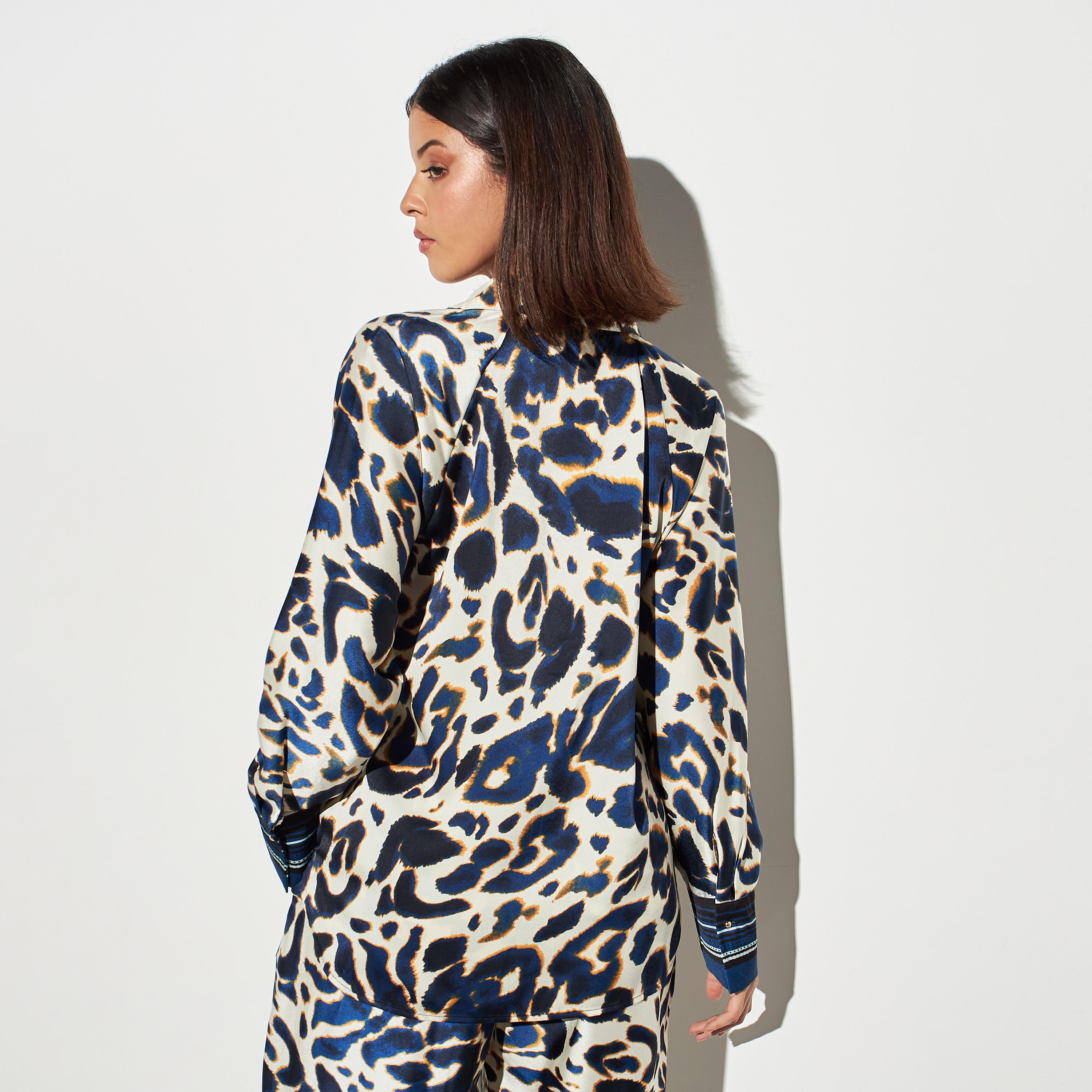 جاكيت بأكمام طويلة وطبعات حيوانات-women-clothing-shirtsandblouses-shirts-image-4