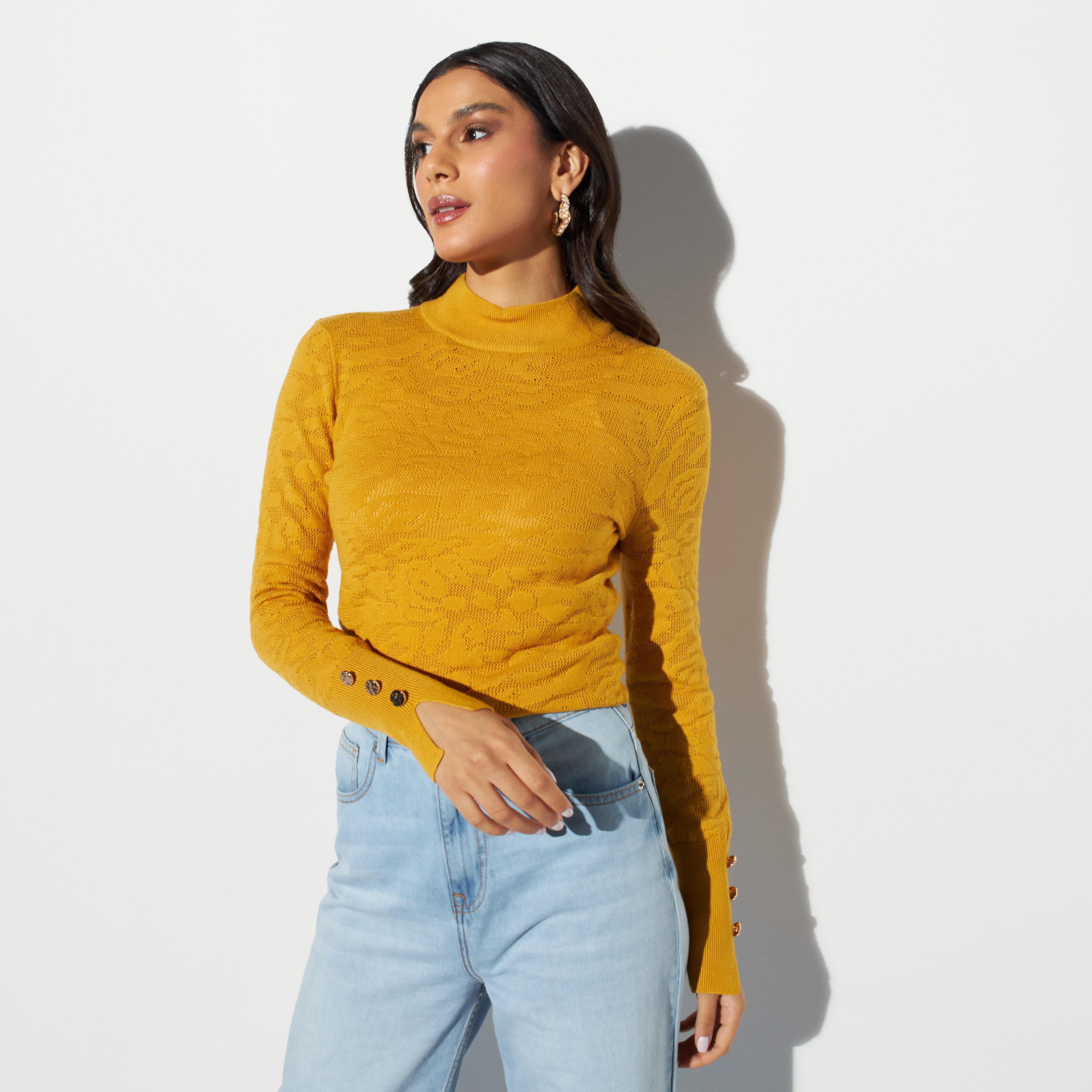 بلوزة بارزة الملمس بياقة عاليّة وأكمام طويلة-women-clothing-shirtsandblouses-blouses-image-1